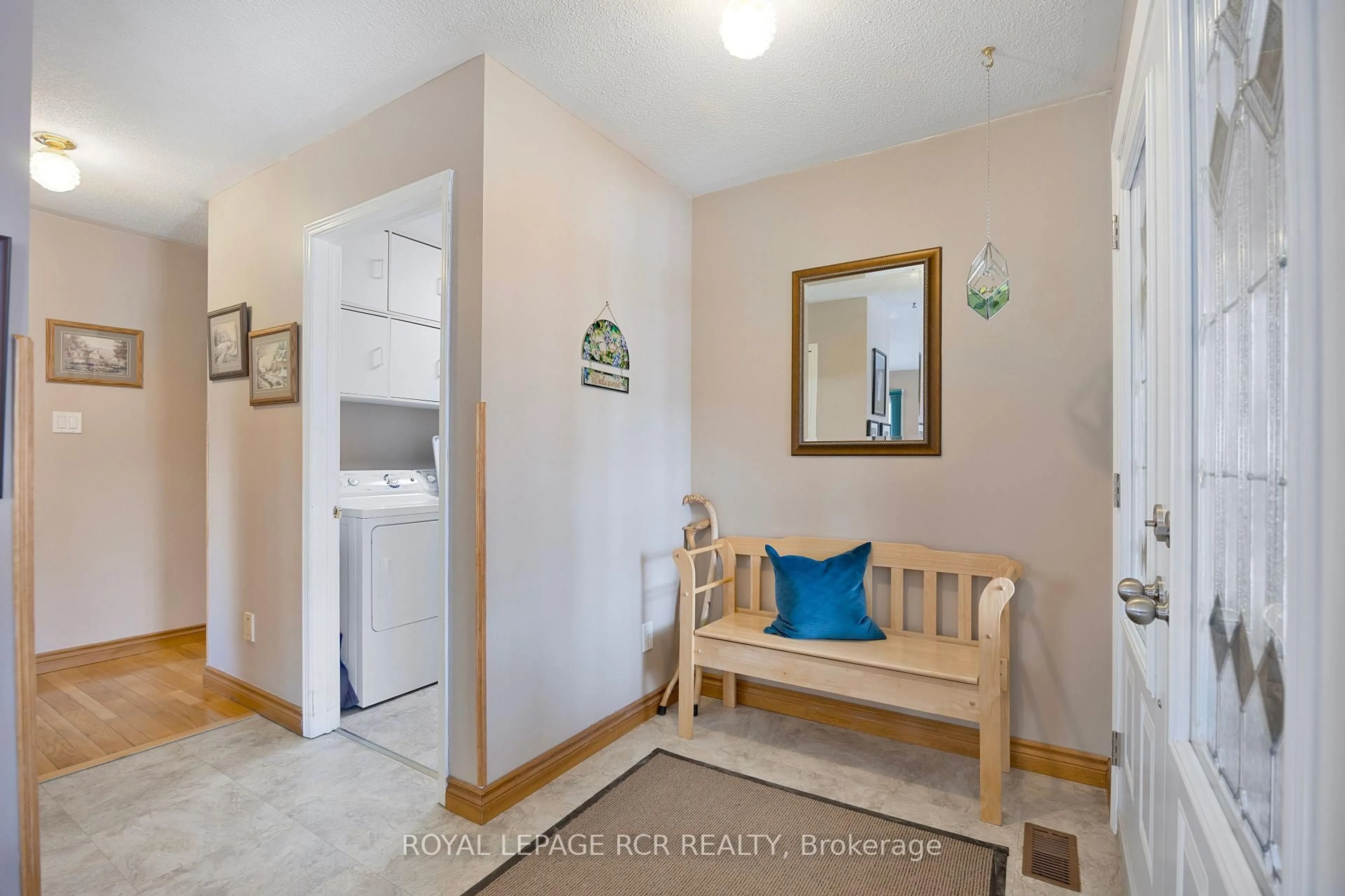 Indoor entryway for 3 Henry St, Amaranth Ontario L9W 3Z1