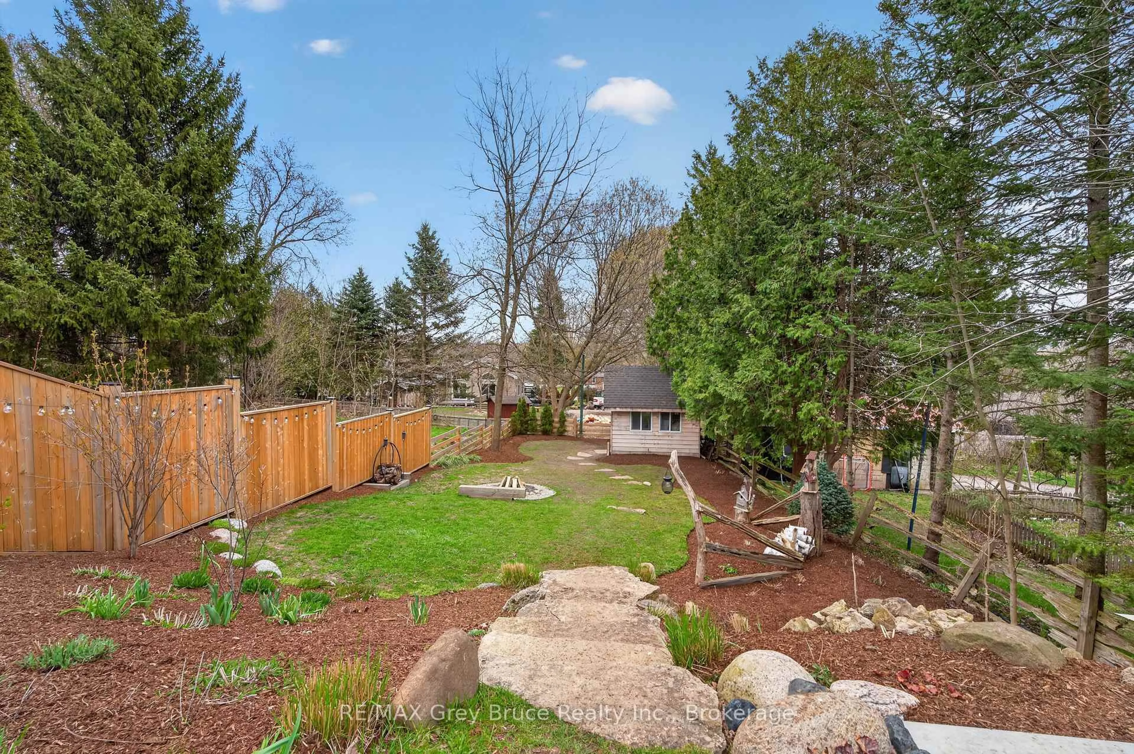 A pic from outside/outdoor area/front of a property/back of a property/a pic from drone, forest/trees view for 1521 7th Ave, Owen Sound Ontario N4K 5L1