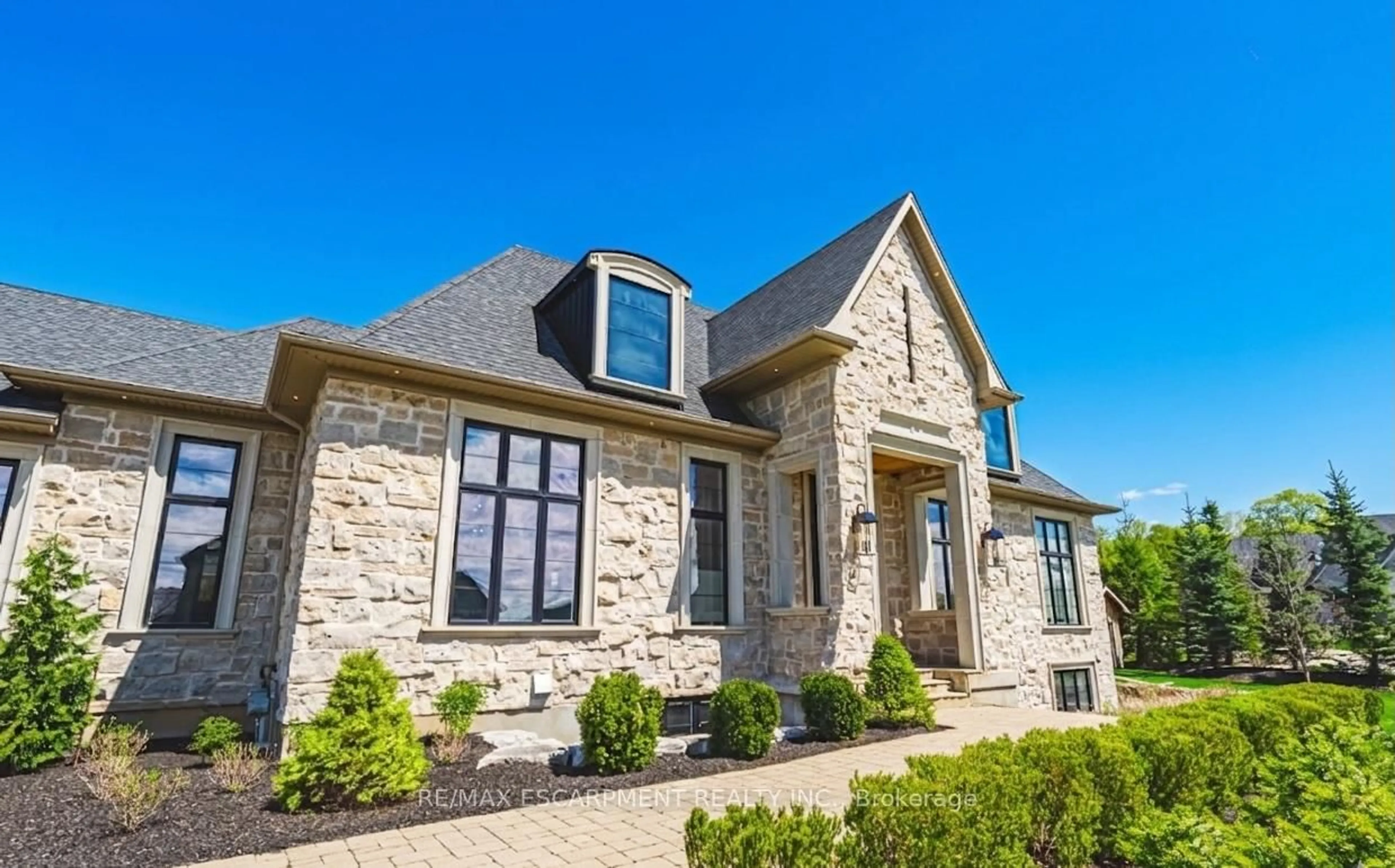 Home with brick exterior material, street for 38 Visser Dr, Puslinch Ontario N0B 2J0