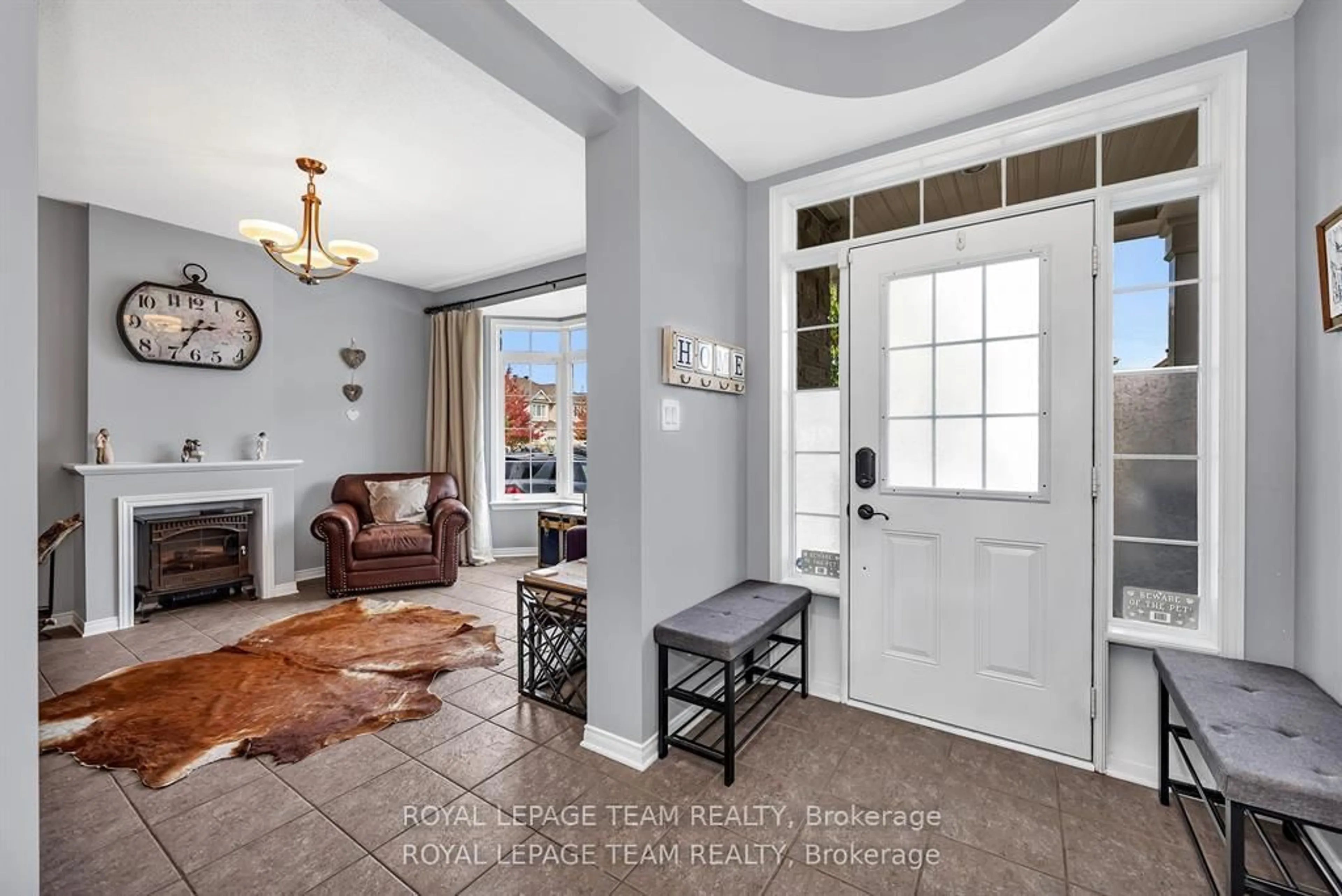Indoor entryway for 200 Kinloch Crt, Ottawa Ontario K2J 5S9