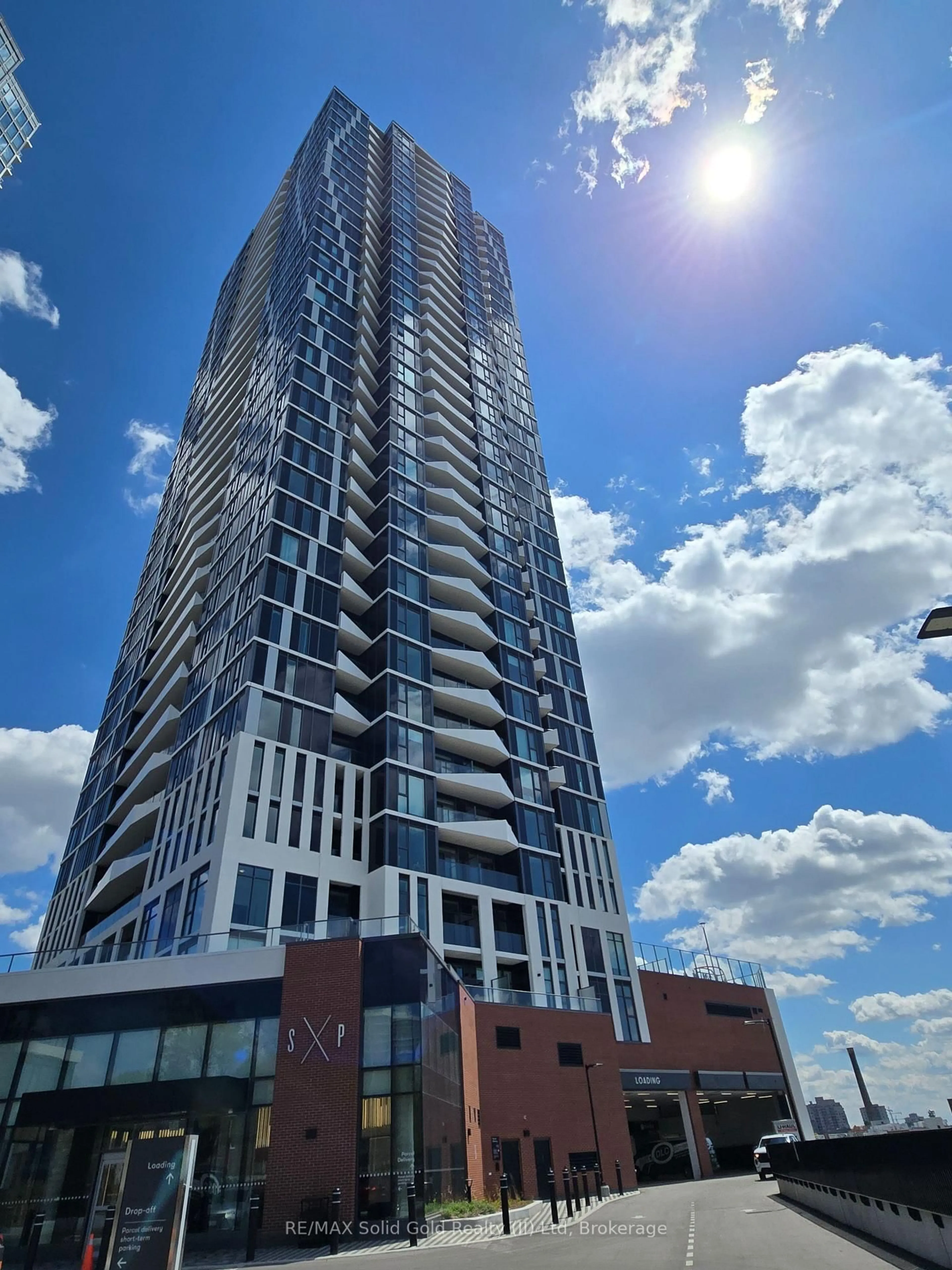 A pic from outside/outdoor area/front of a property/back of a property/a pic from drone, unknown for 25 Wellington St, Kitchener Ontario N2G 0G5