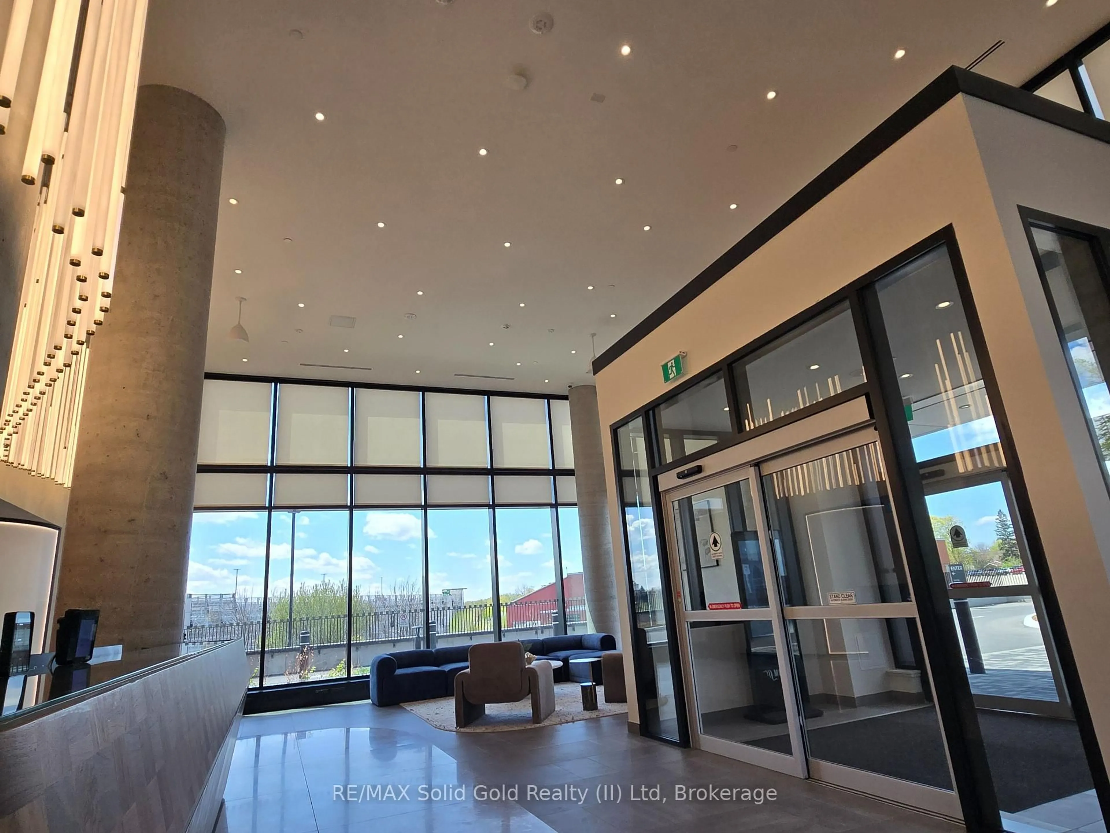 Indoor foyer for 25 Wellington St, Kitchener Ontario N2G 0G5
