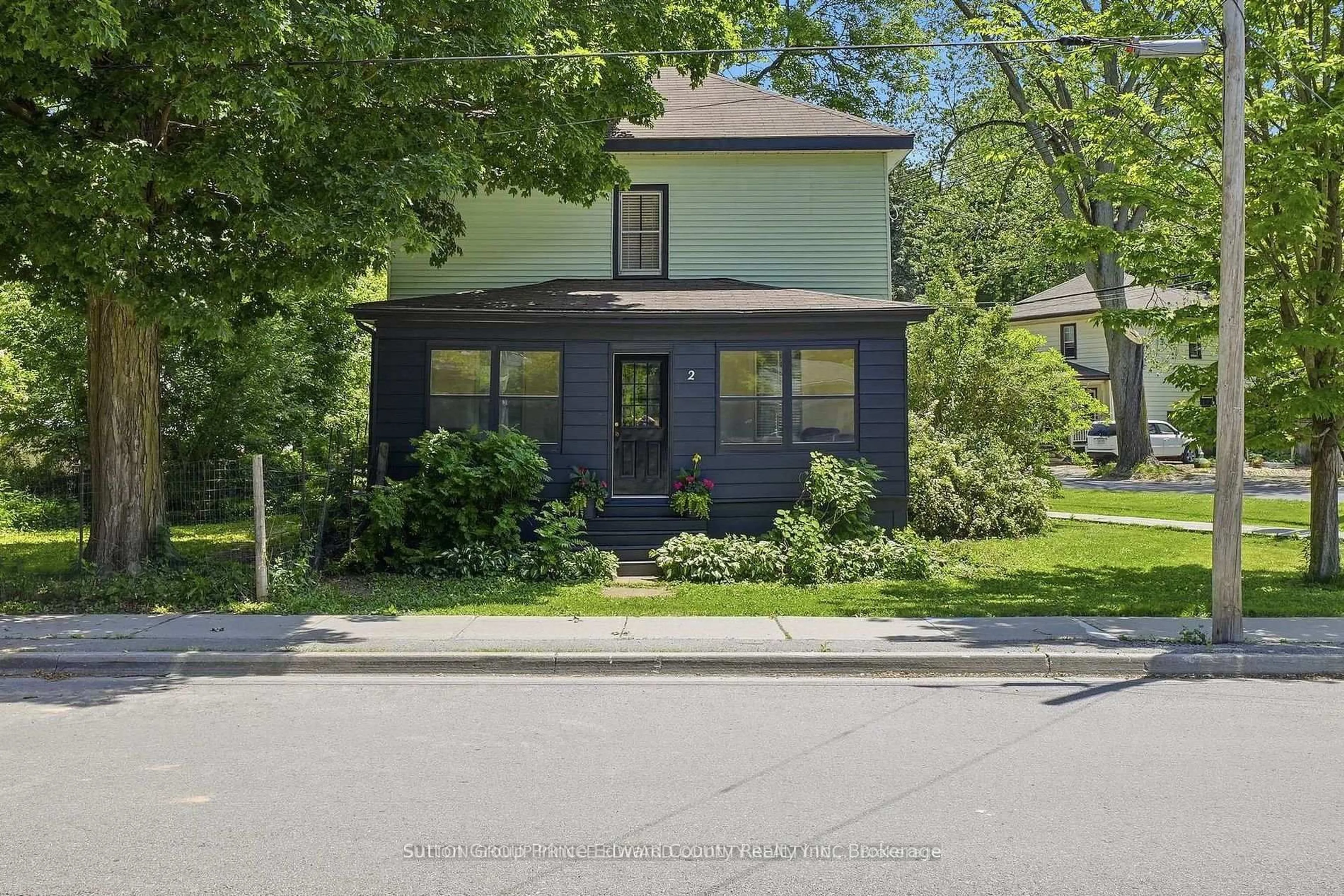 Unknown for 2 Queen St, Prince Edward County Ontario K0K 2T0