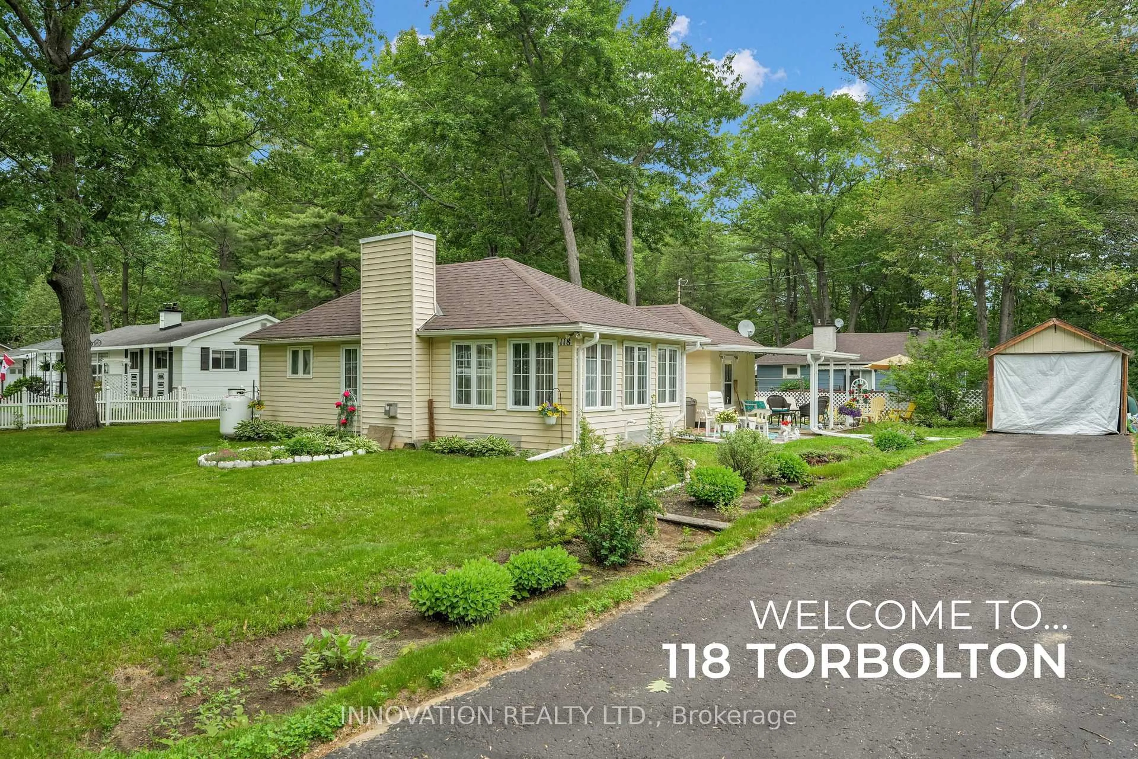 A pic from outside/outdoor area/front of a property/back of a property/a pic from drone, street for 118 Torbolton St, Ottawa Ontario K0A 3M0