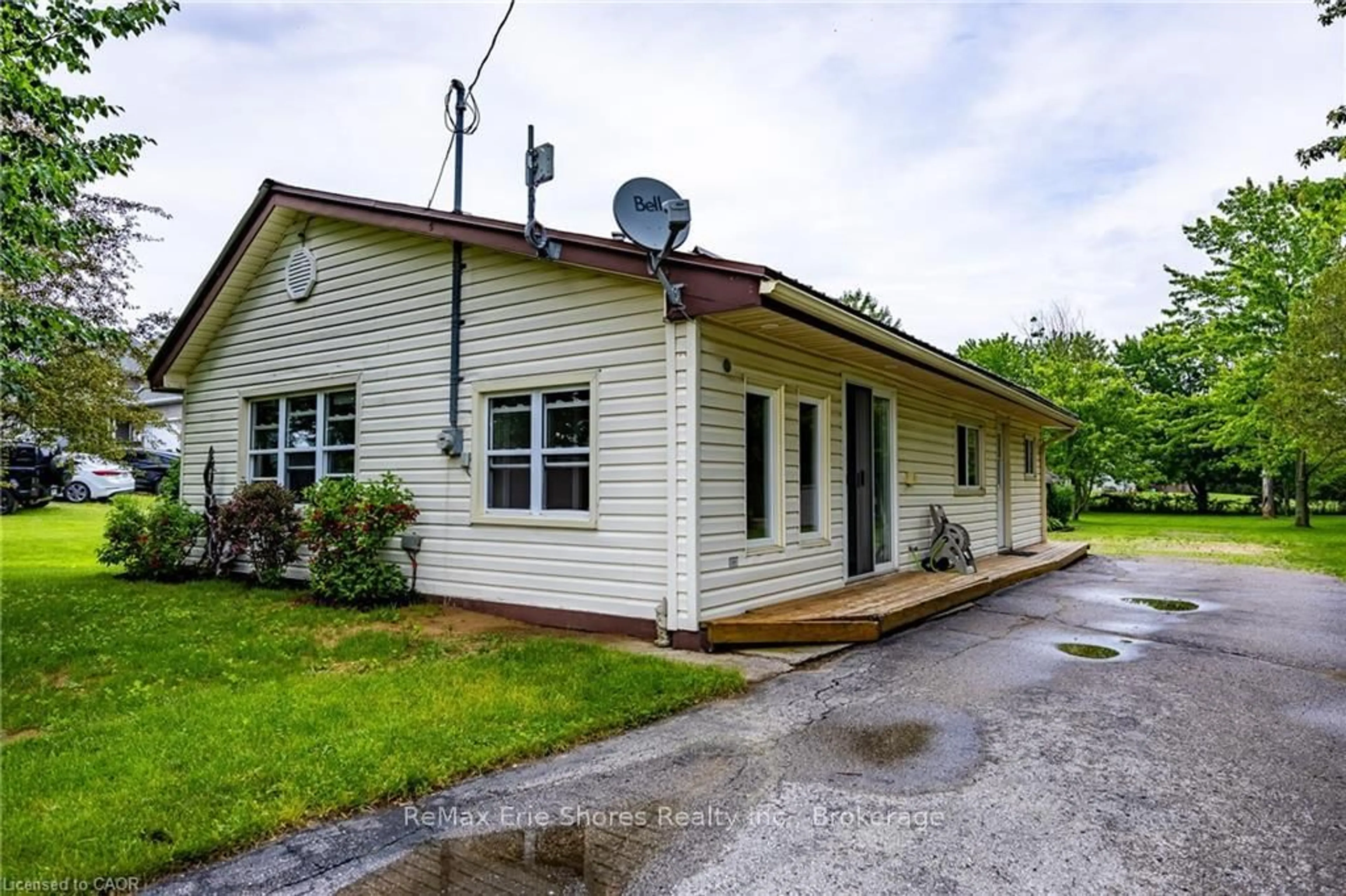 A pic from outside/outdoor area/front of a property/back of a property/a pic from drone, street for 4966 Hwy 59 Rd, Norfolk Ontario N0J 1E0