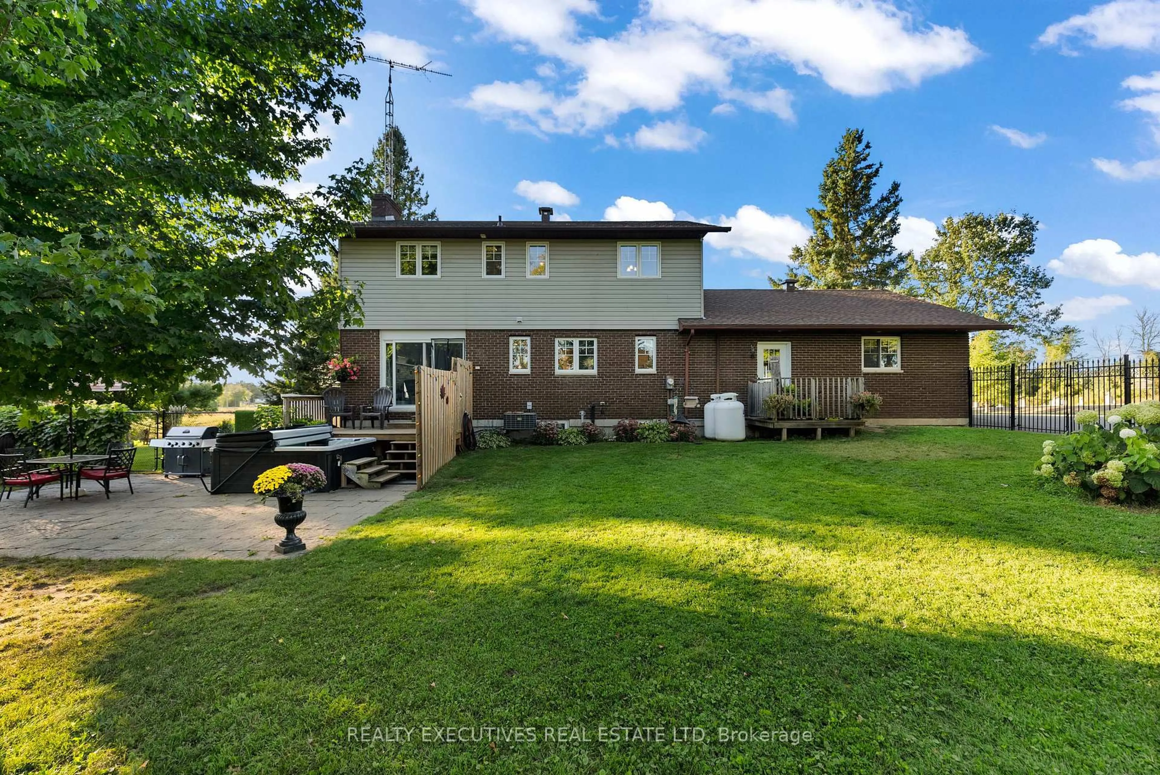 A pic from outside/outdoor area/front of a property/back of a property/a pic from drone, unknown for 28 ANGLICAN CHURCH Rd, Rideau Lakes Ontario K0G 1L0