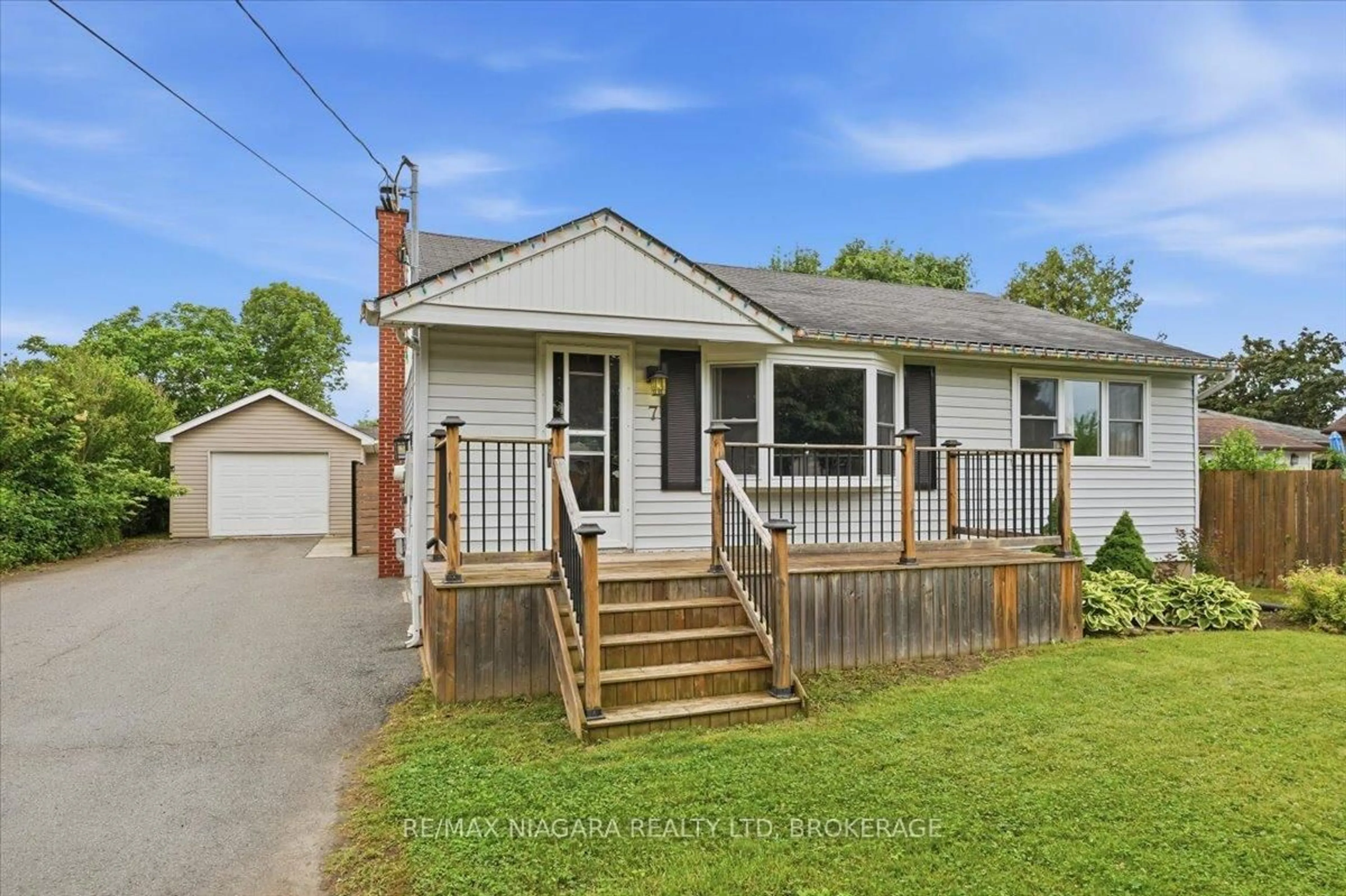 Unknown for 7 Sequoia Ave, St. Catharines Ontario L2M 3C9