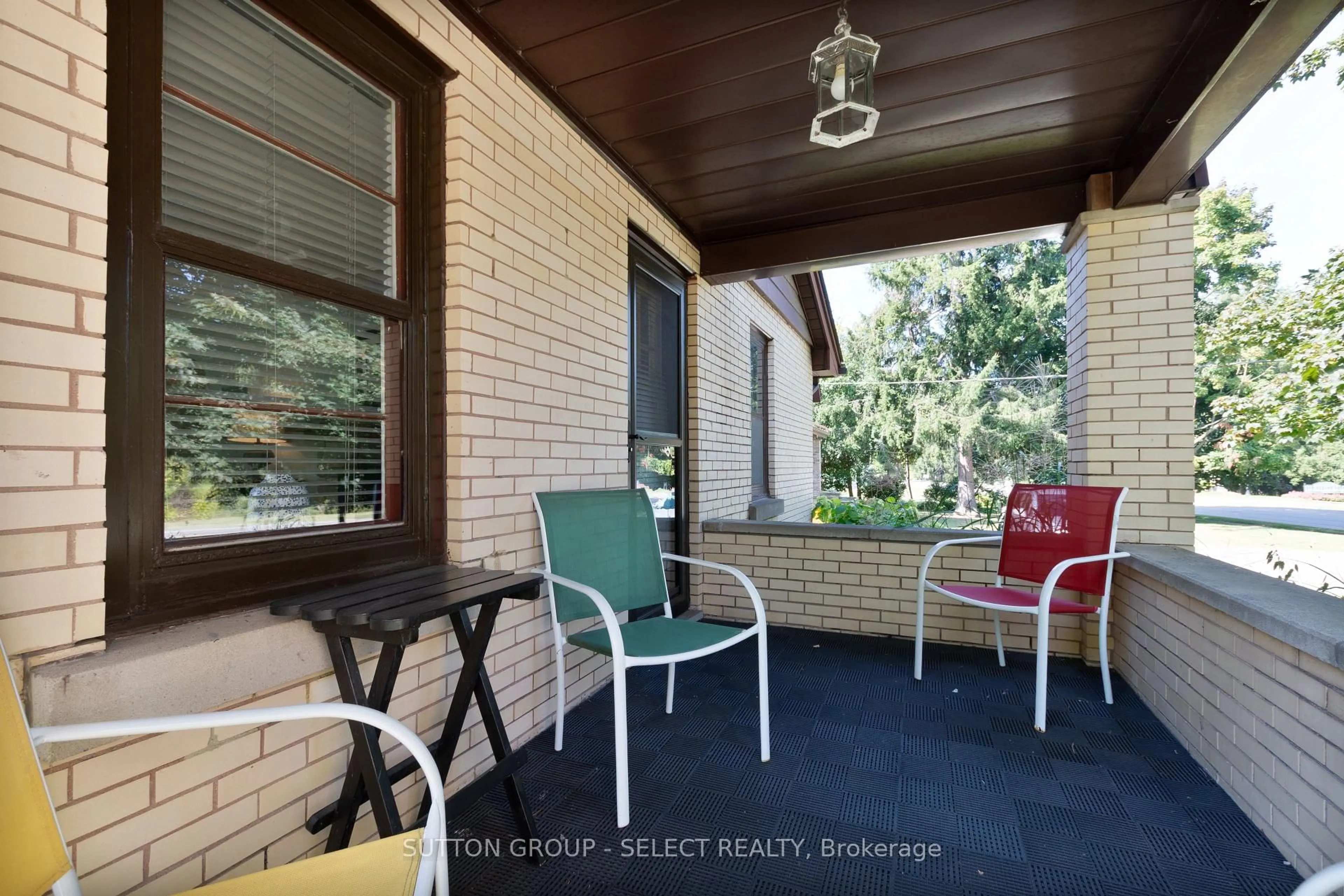 Patio, street for 714 Springbank Dr, London South Ontario N6K 1A3