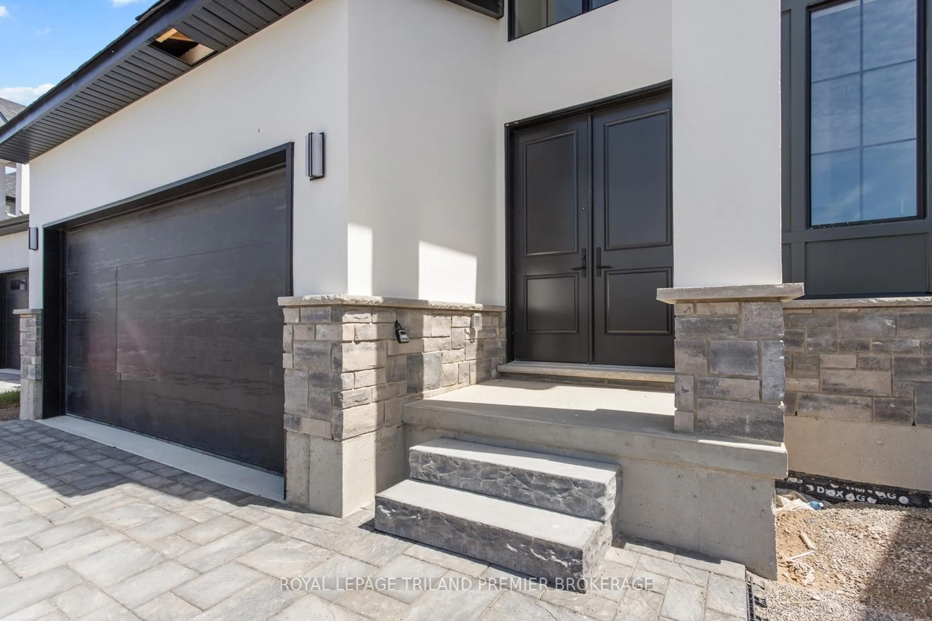 Indoor entryway for 1378 BUSH HILL LINK, London North Ontario N6G 0X6