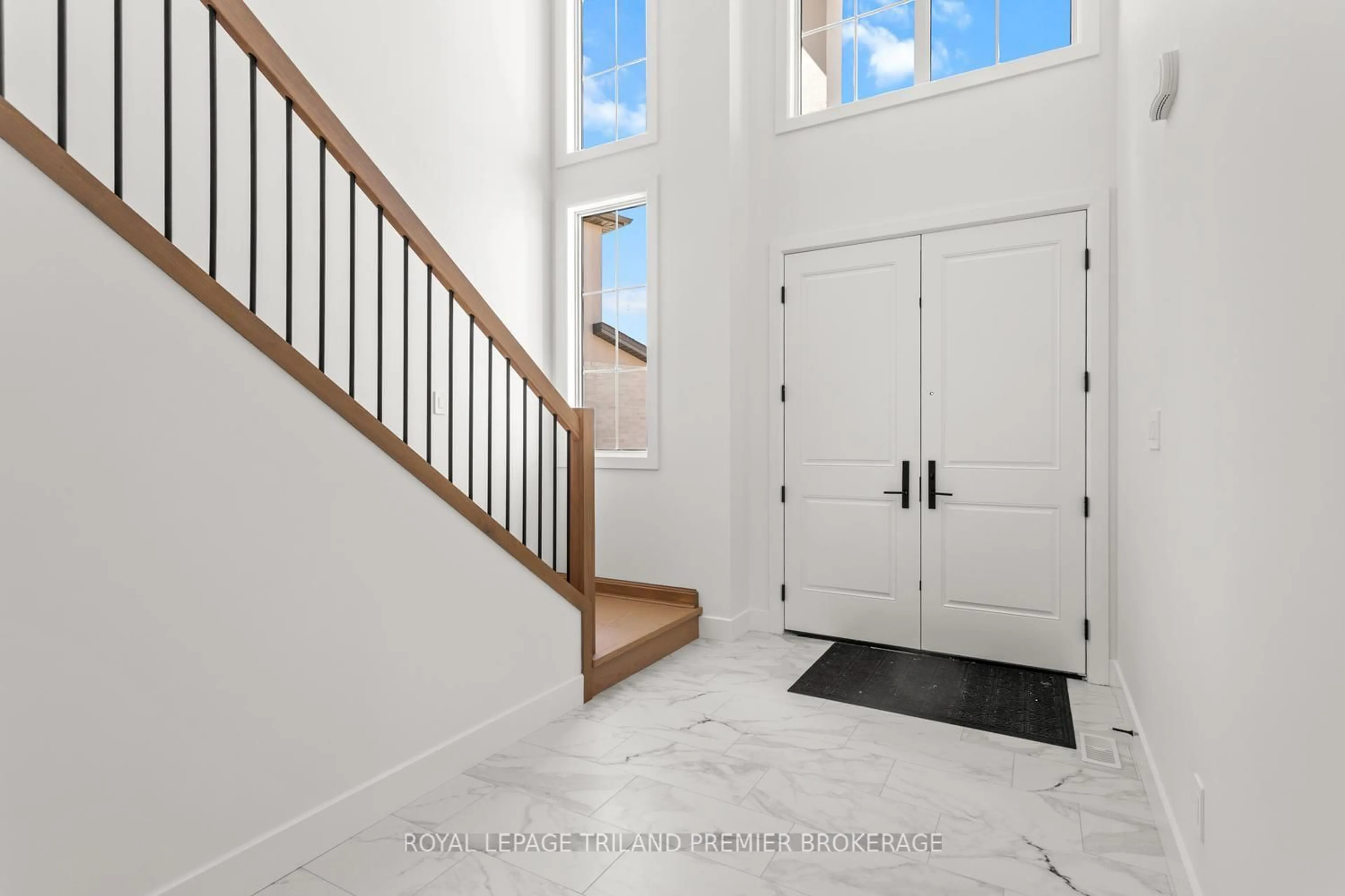 Indoor entryway for 1378 BUSH HILL LINK, London North Ontario N6G 0X6