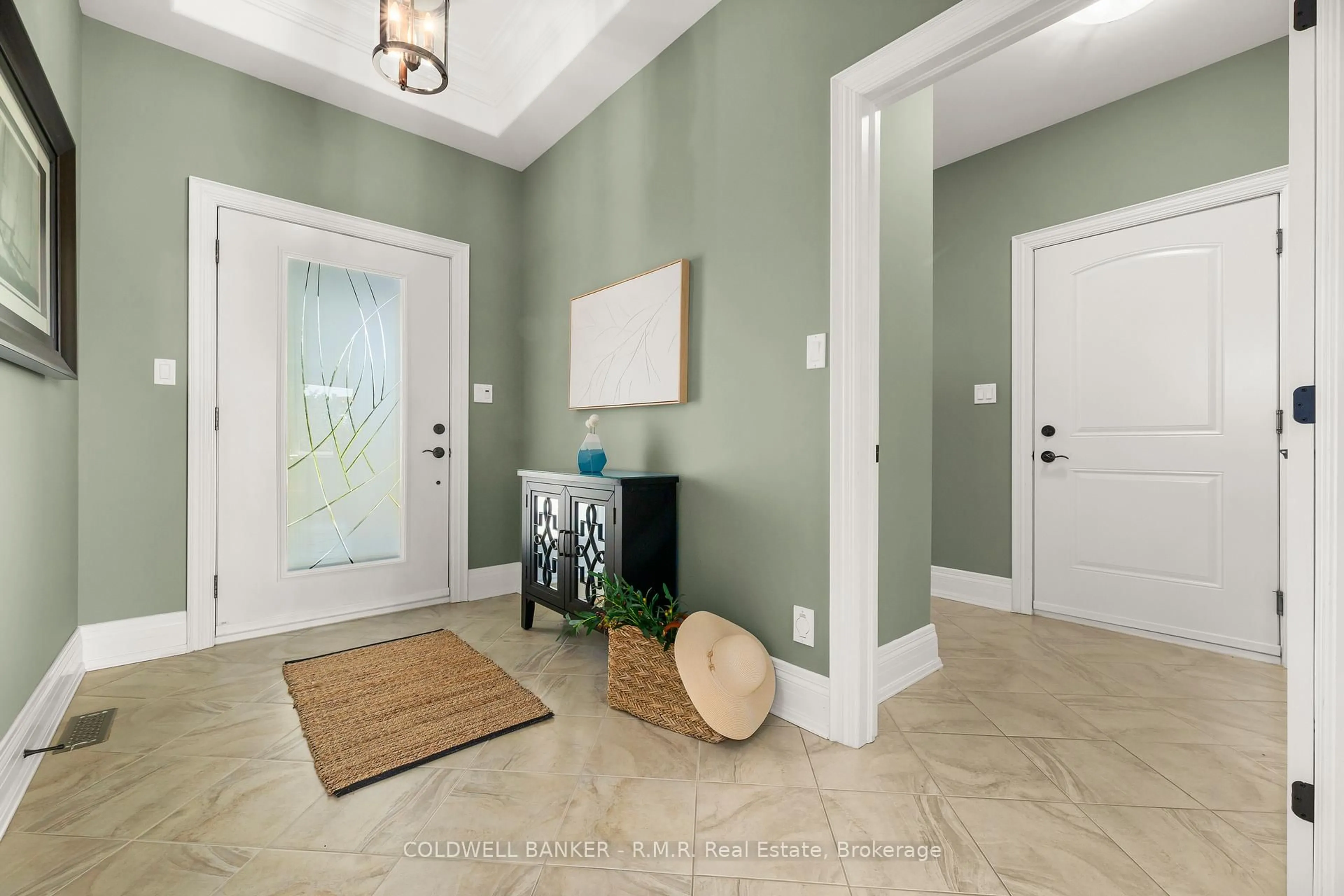 Indoor entryway for 17 Castle Rdge, Brighton Ontario K0K 1H0