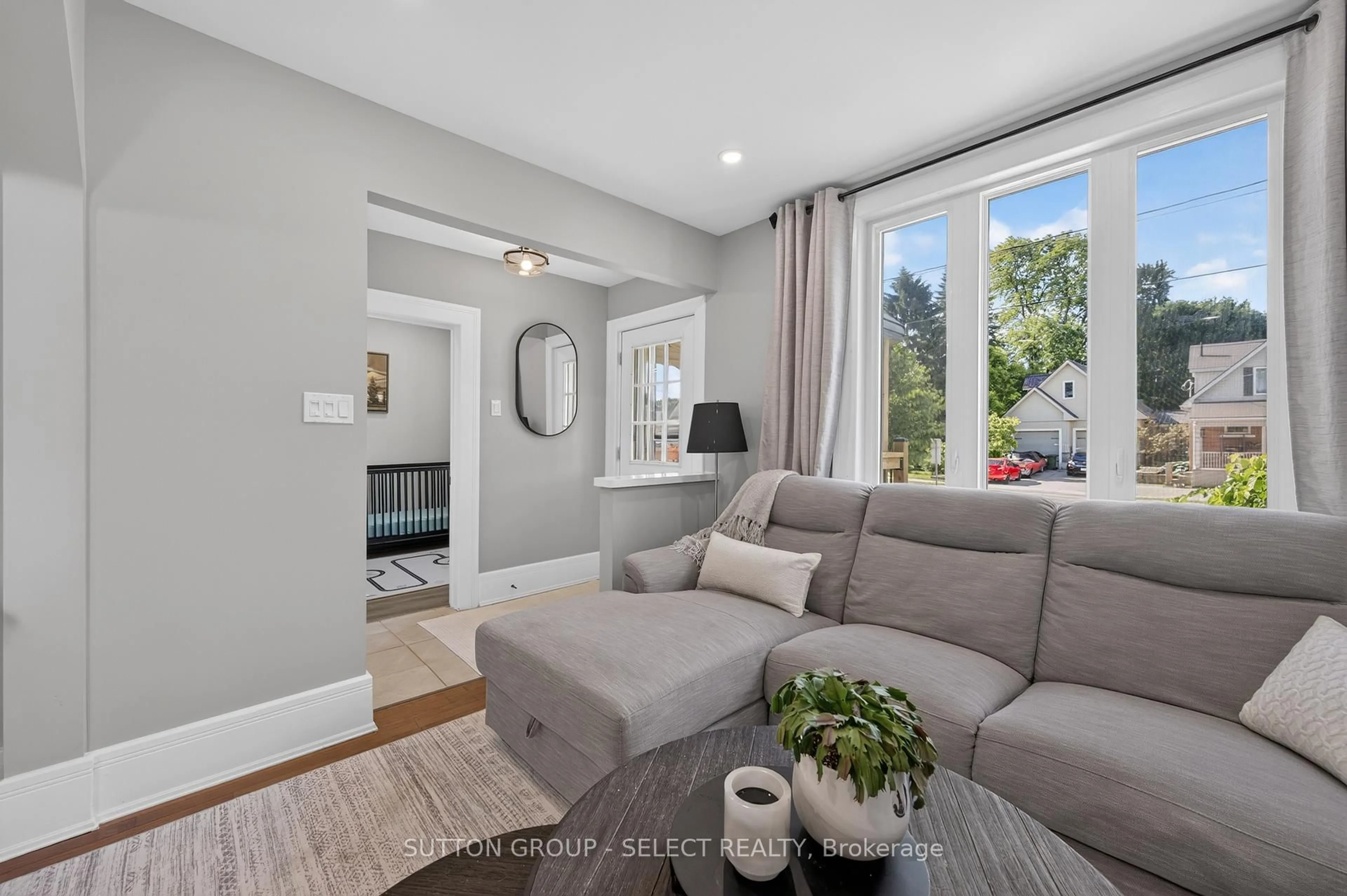 Living room with furniture, unknown for 152 Elm St, St. Thomas Ontario N5R 1J3