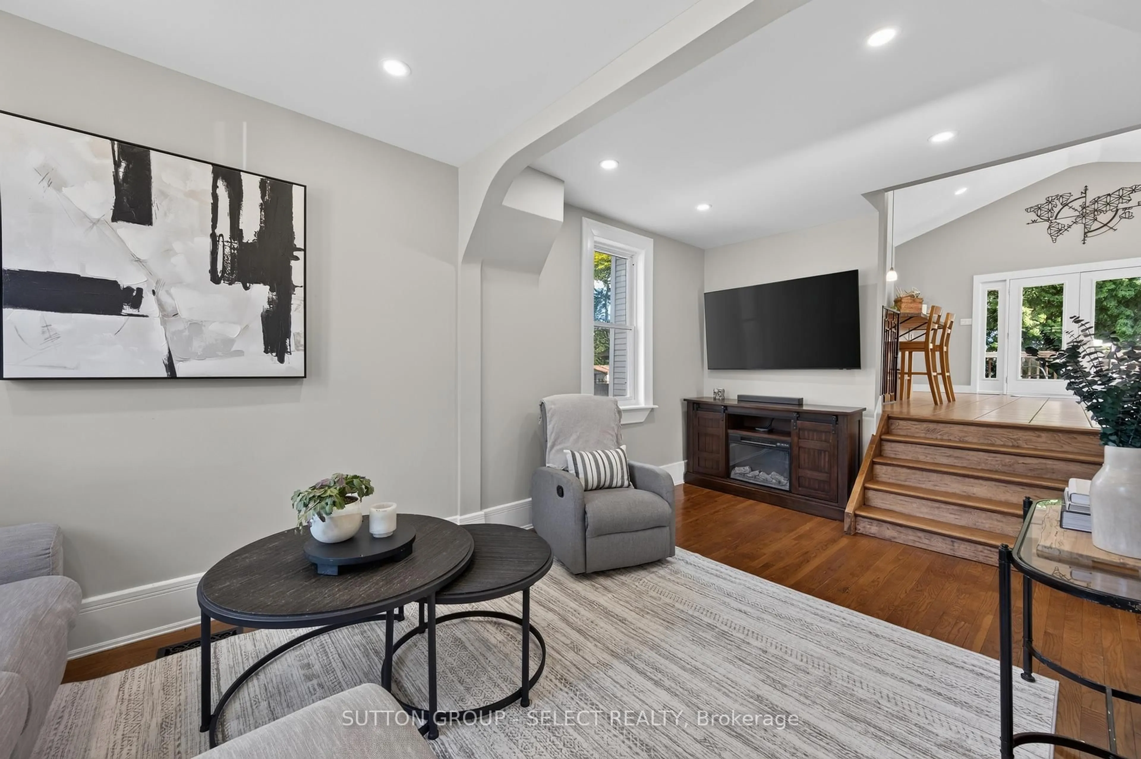 Living room with furniture, unknown for 152 Elm St, St. Thomas Ontario N5R 1J3