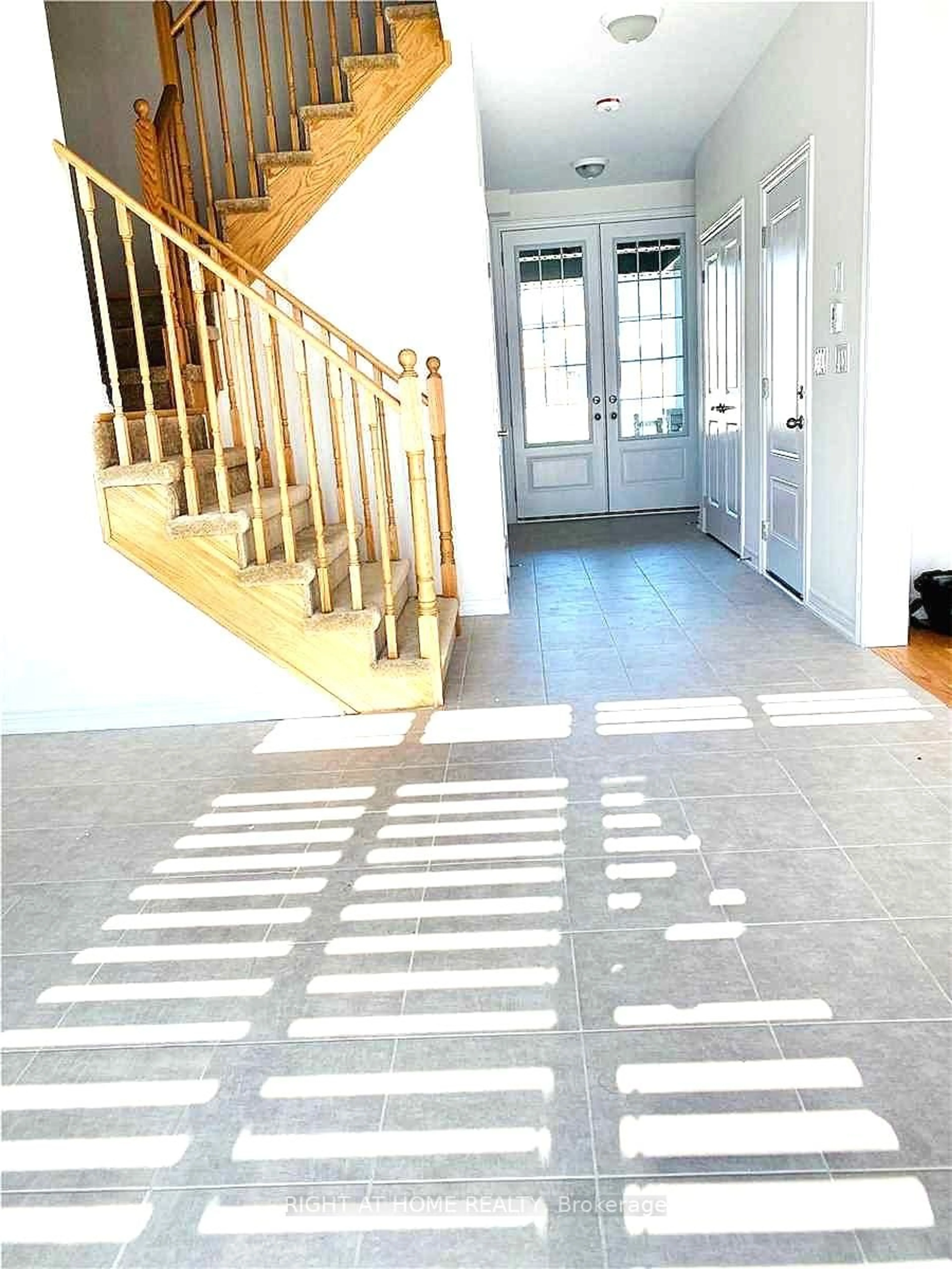 Indoor foyer for 24 Summer Breese Dr, Quinte West Ontario K0K 1L0