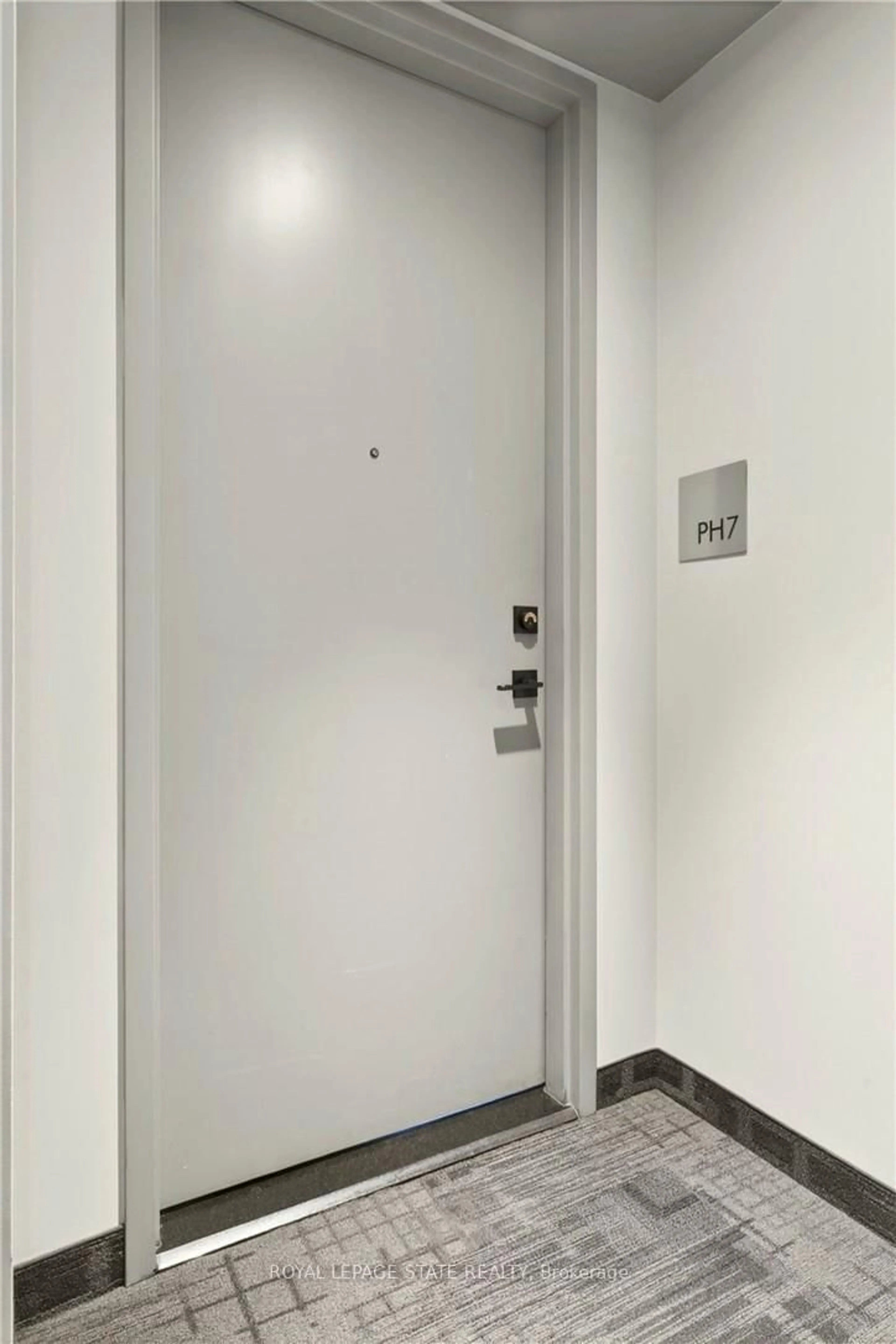 Indoor foyer for 181 James St #807, Hamilton Ontario L8R 2K9
