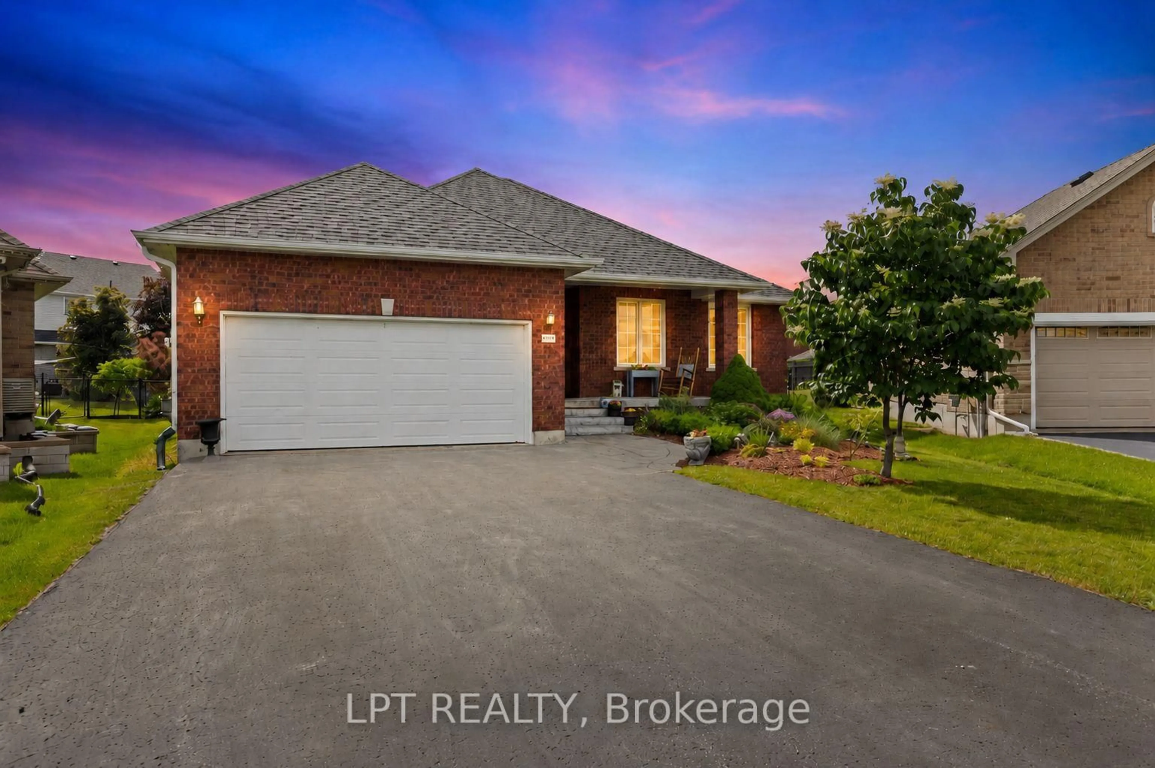 A pic from outside/outdoor area/front of a property/back of a property/a pic from drone, street for 40 Gee Cres, Kawartha Lakes Ontario K9V 0G9
