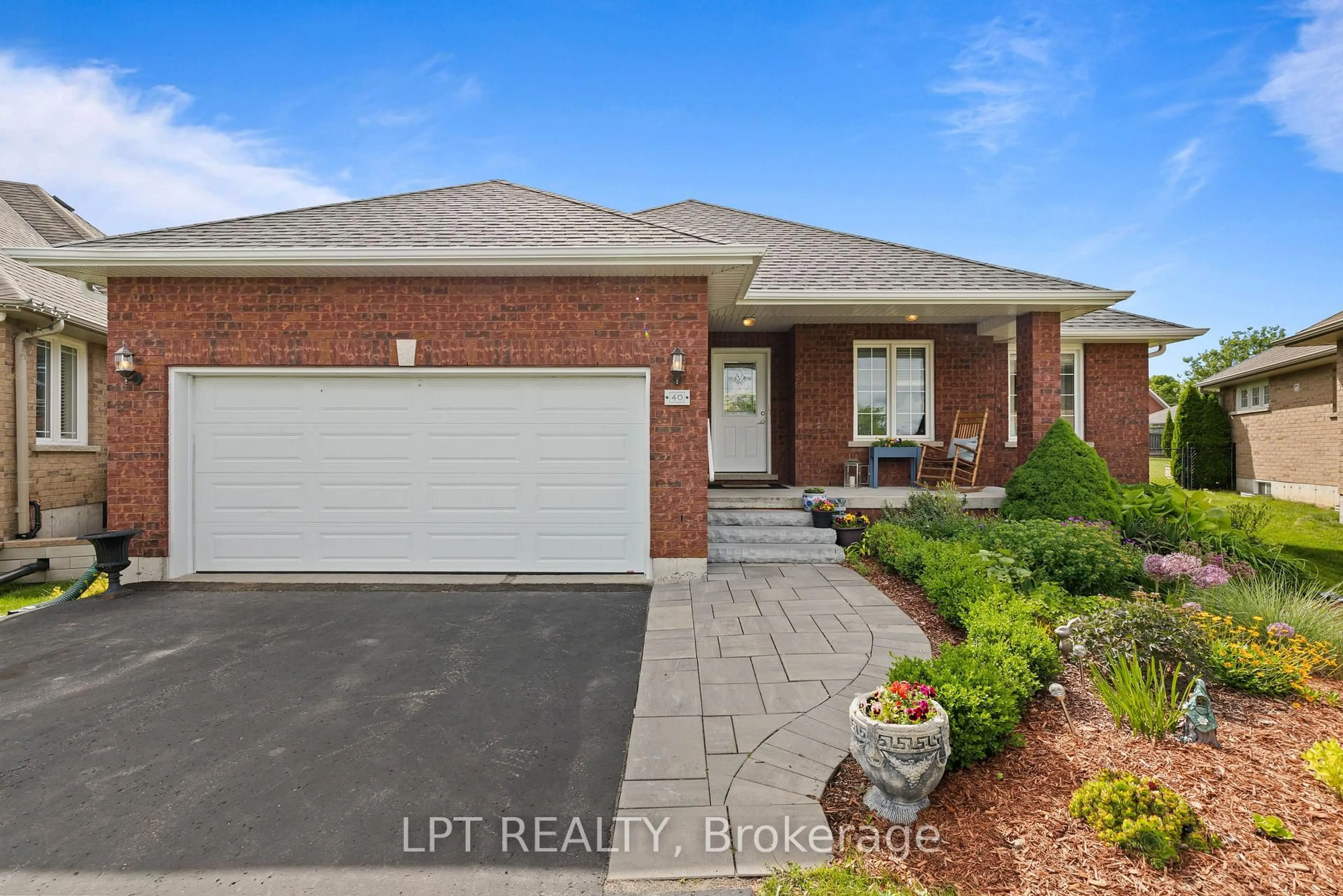 Home with brick exterior material, street for 40 Gee Cres, Kawartha Lakes Ontario K9V 0G9