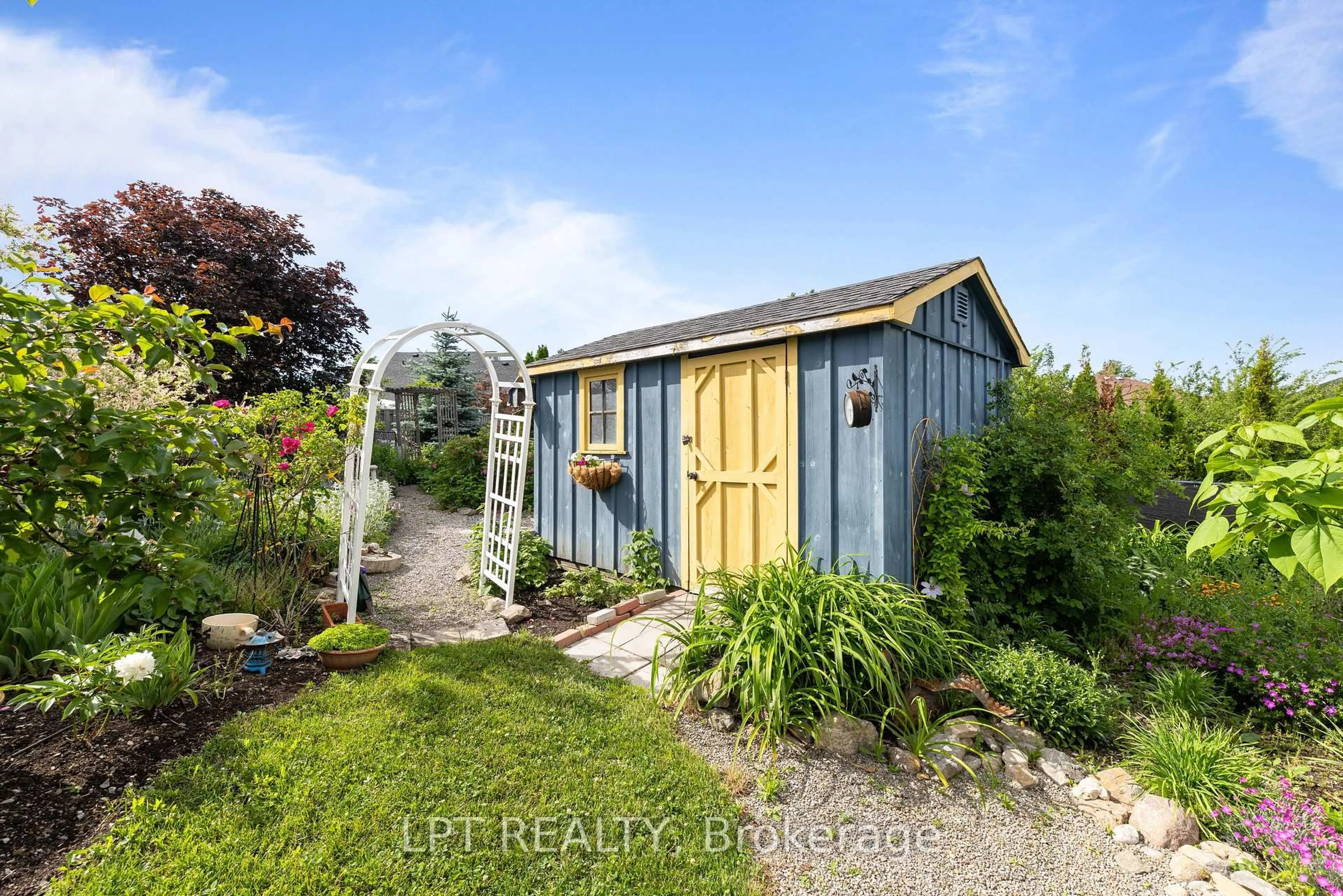 Shed for 40 Gee Cres, Kawartha Lakes Ontario K9V 0G9