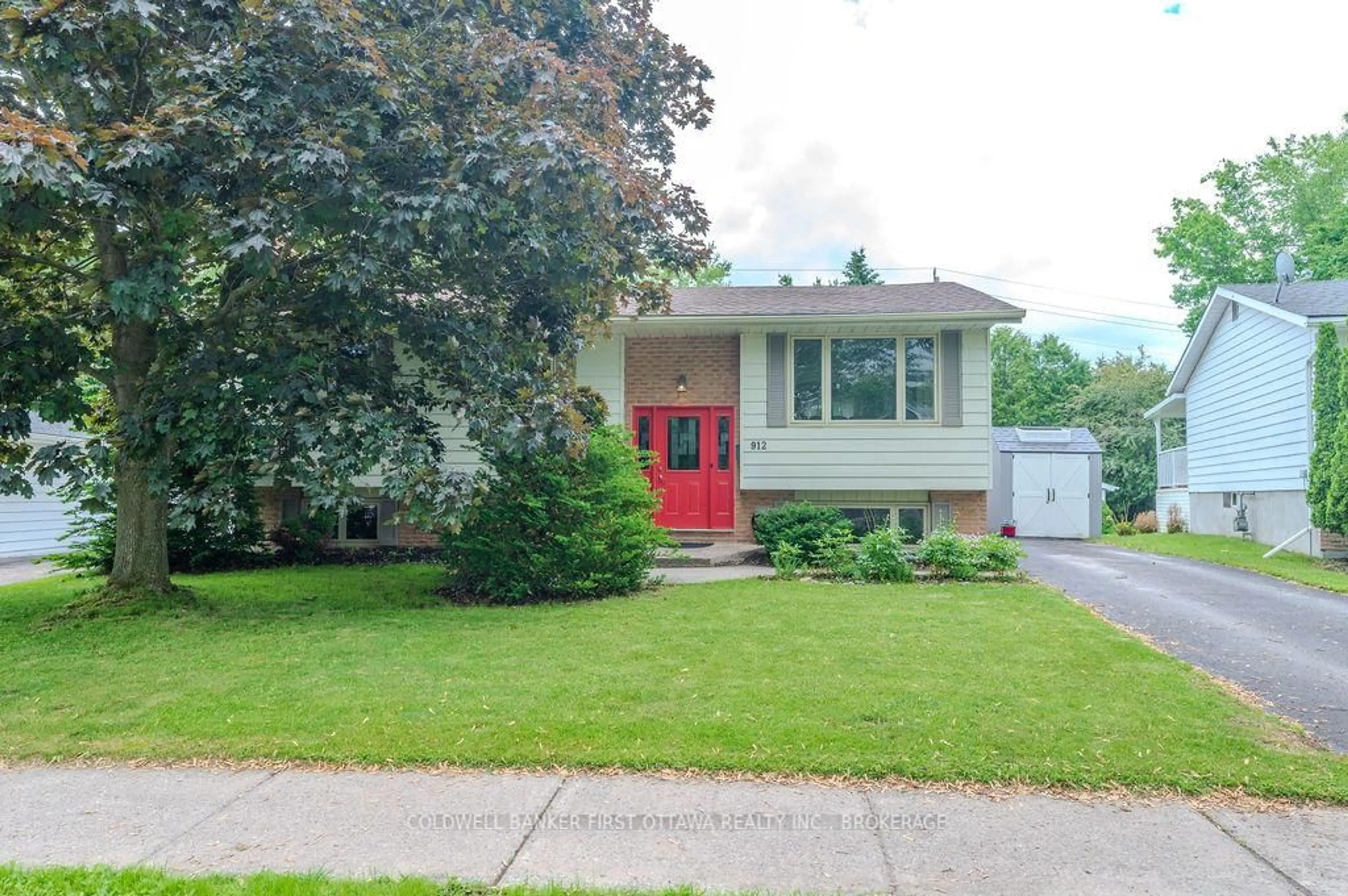 Home with vinyl exterior material, street for 912 Safari Dr, Kingston Ontario K7M 6X5
