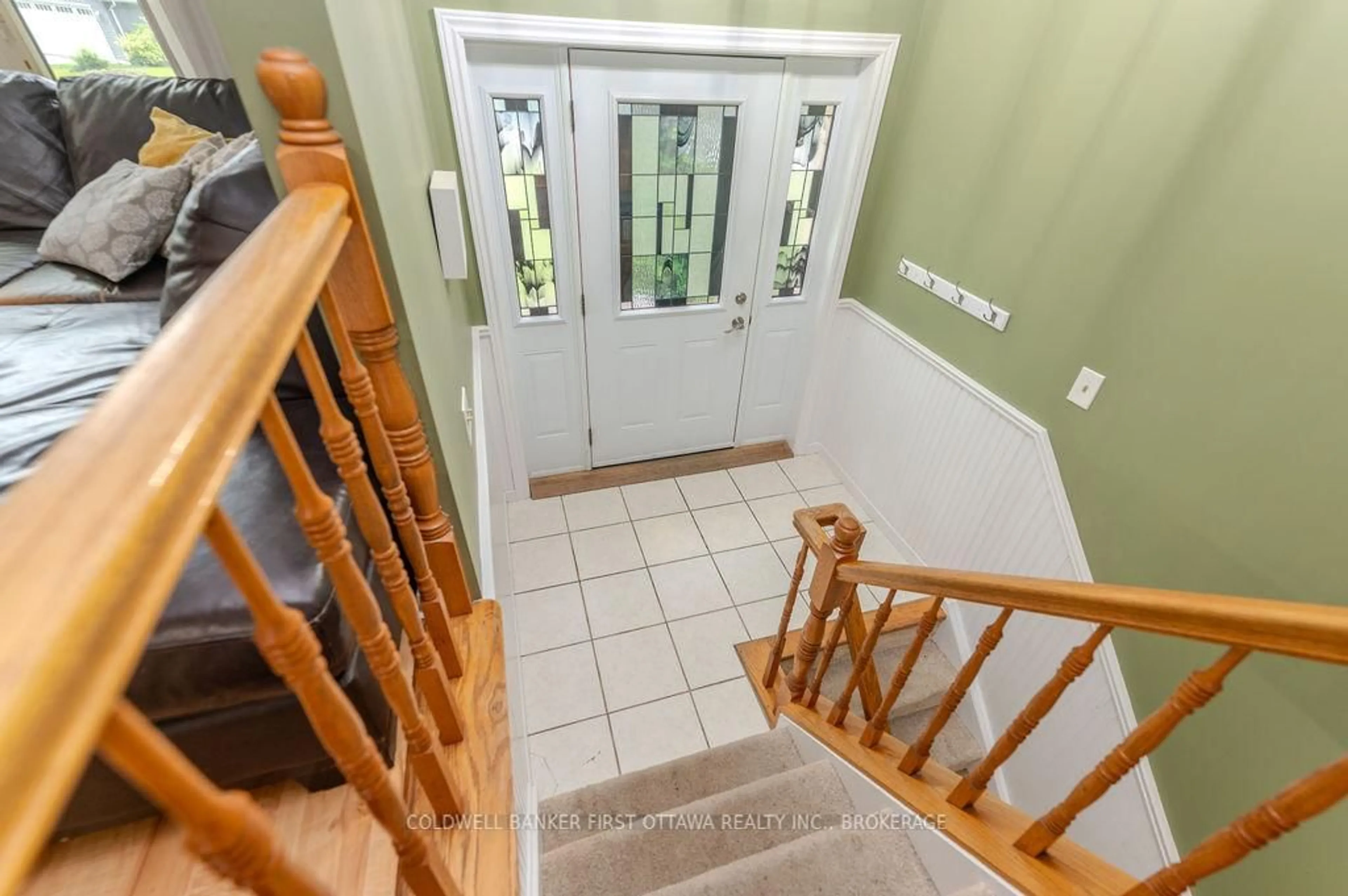 Indoor foyer for 912 Safari Dr, Kingston Ontario K7M 6X5