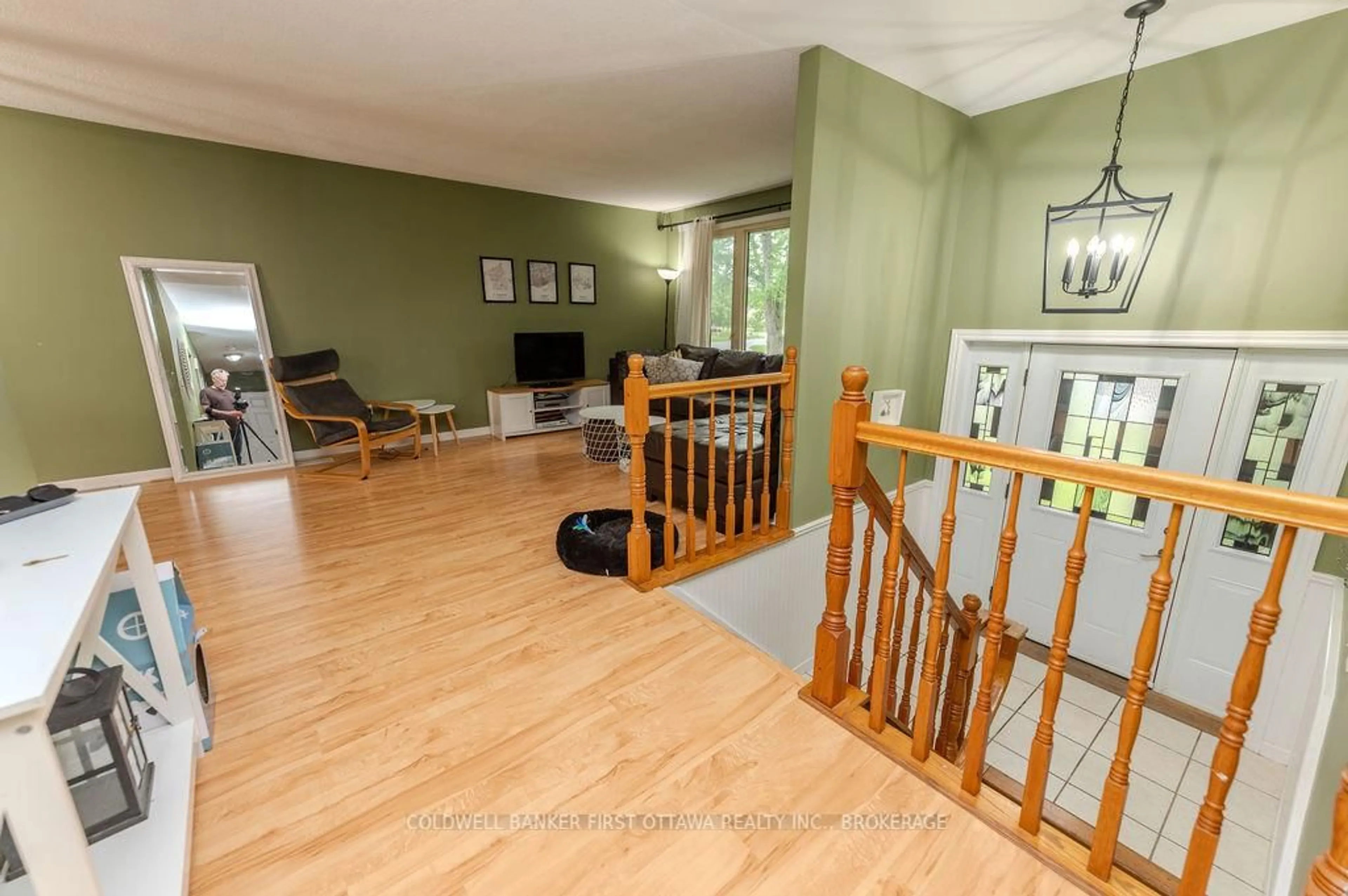Indoor foyer for 912 Safari Dr, Kingston Ontario K7M 6X5