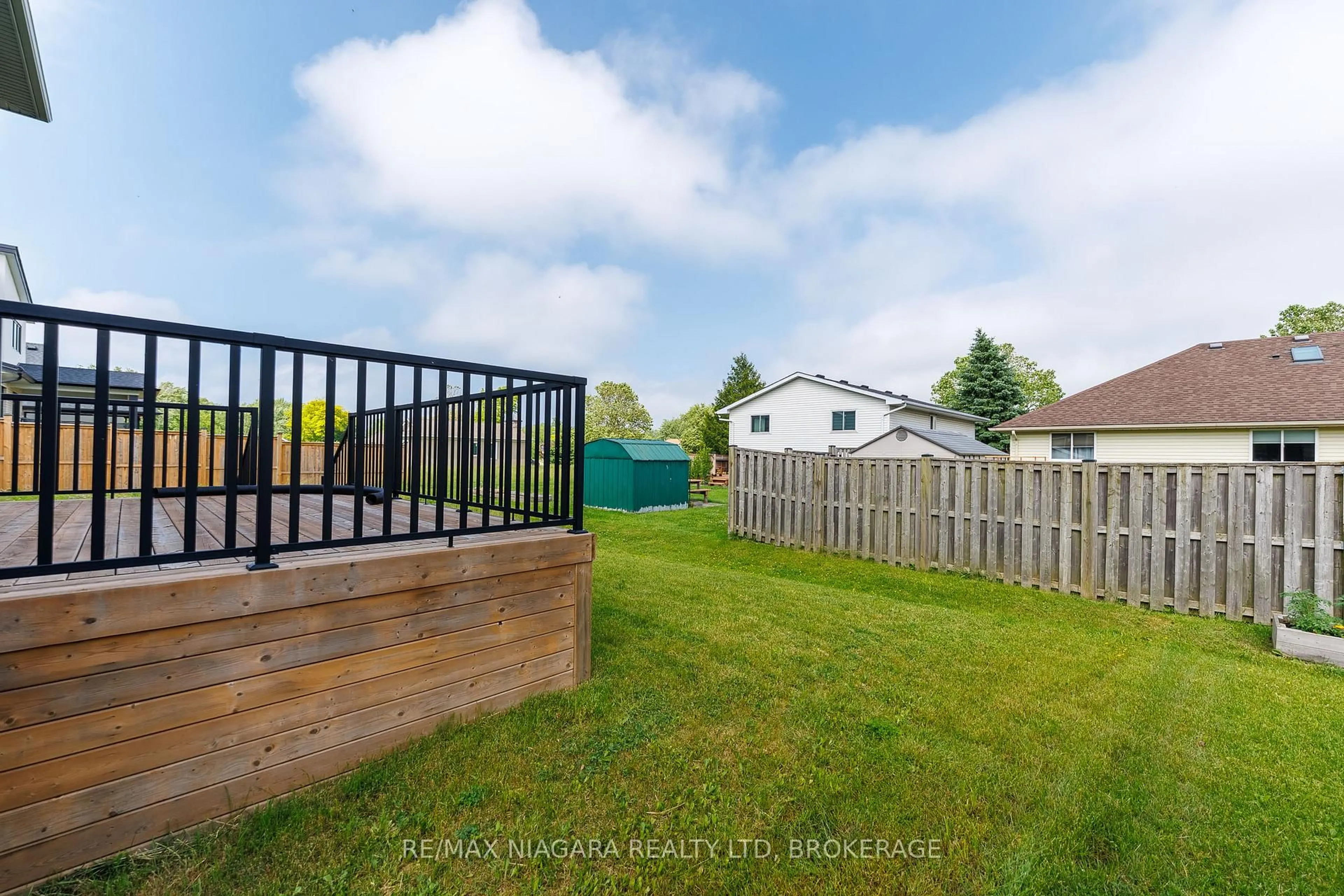 A pic from outside/outdoor area/front of a property/back of a property/a pic from drone, water/lake/river/ocean view for 3816 Simpson Lane, Fort Erie Ontario L0S 1S0
