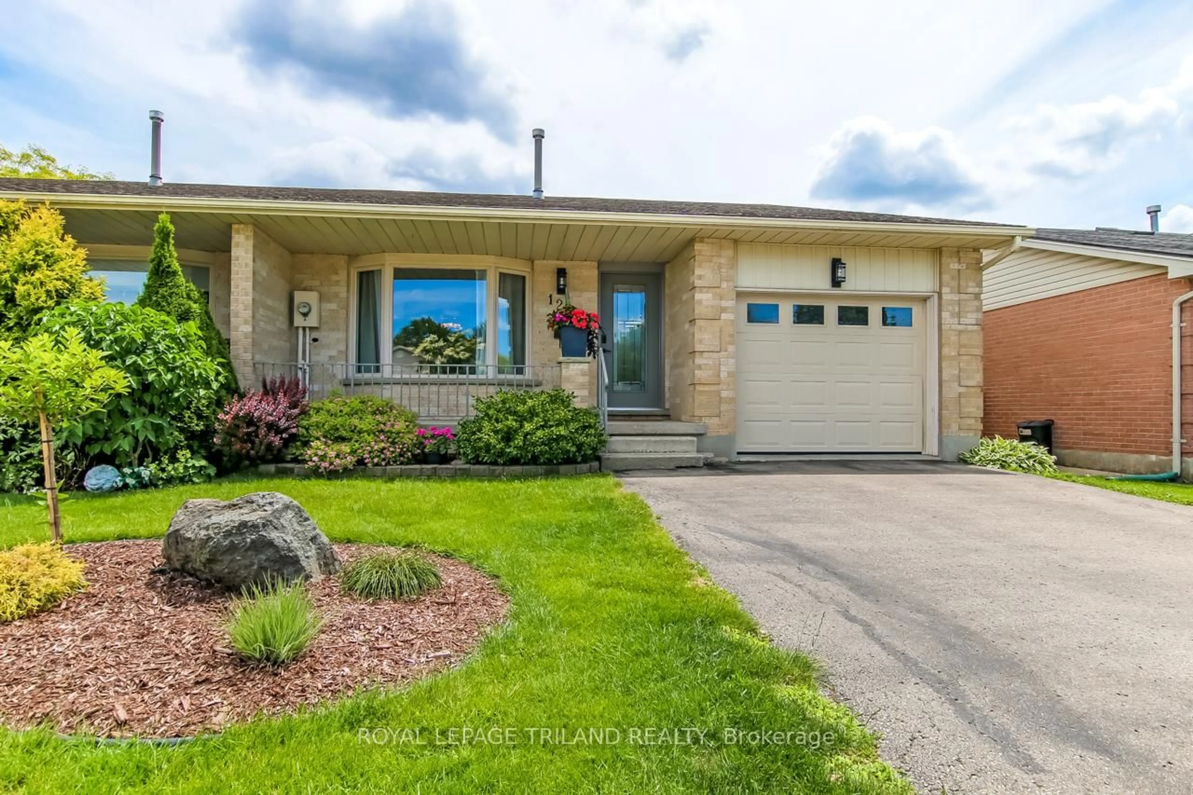 Home with brick exterior material, street for 122 Manor Rd, St. Thomas Ontario N5R 5S3