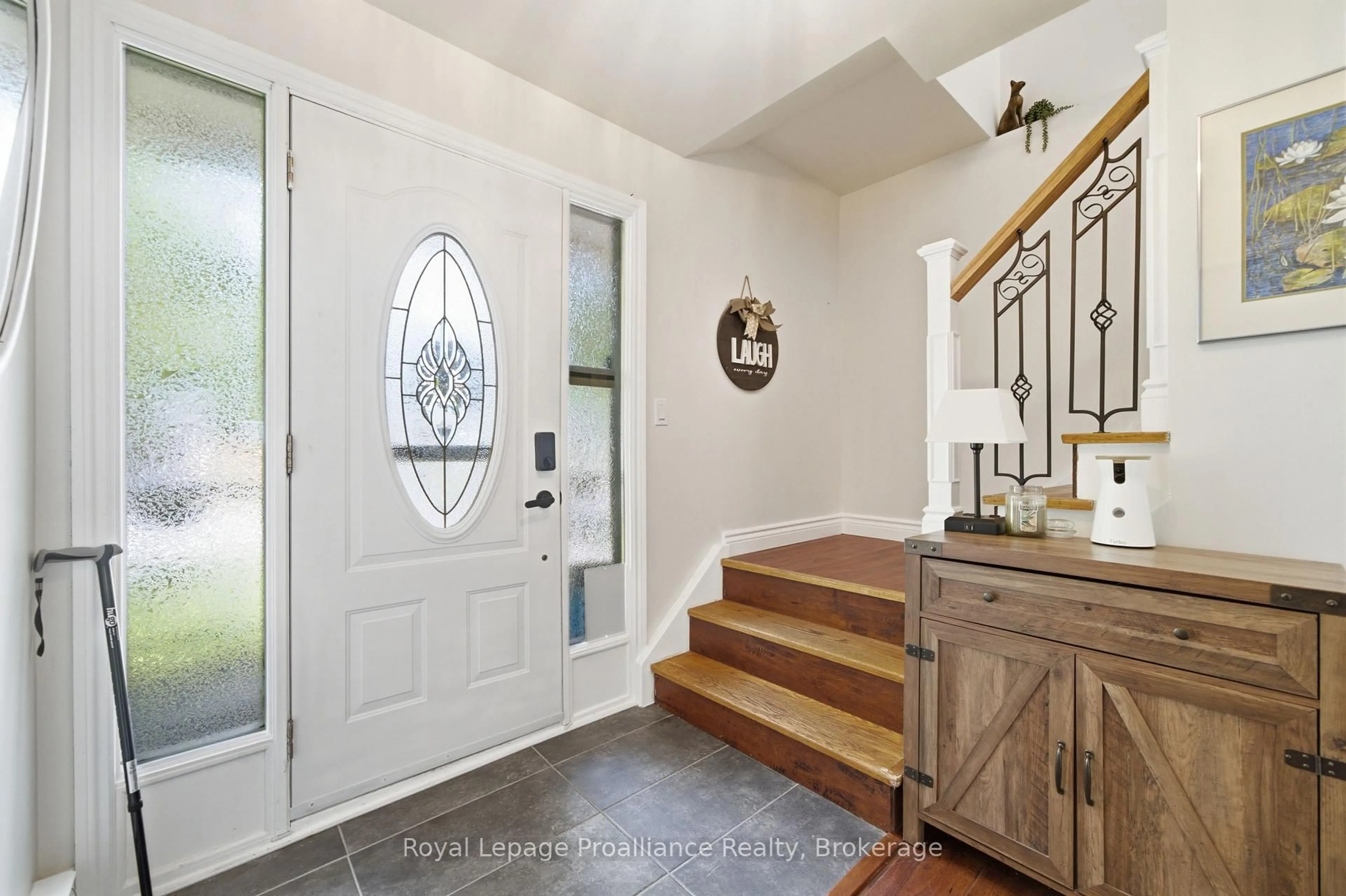 Indoor entryway for 67 Barbara St, Quinte West Ontario K8V 1Z6