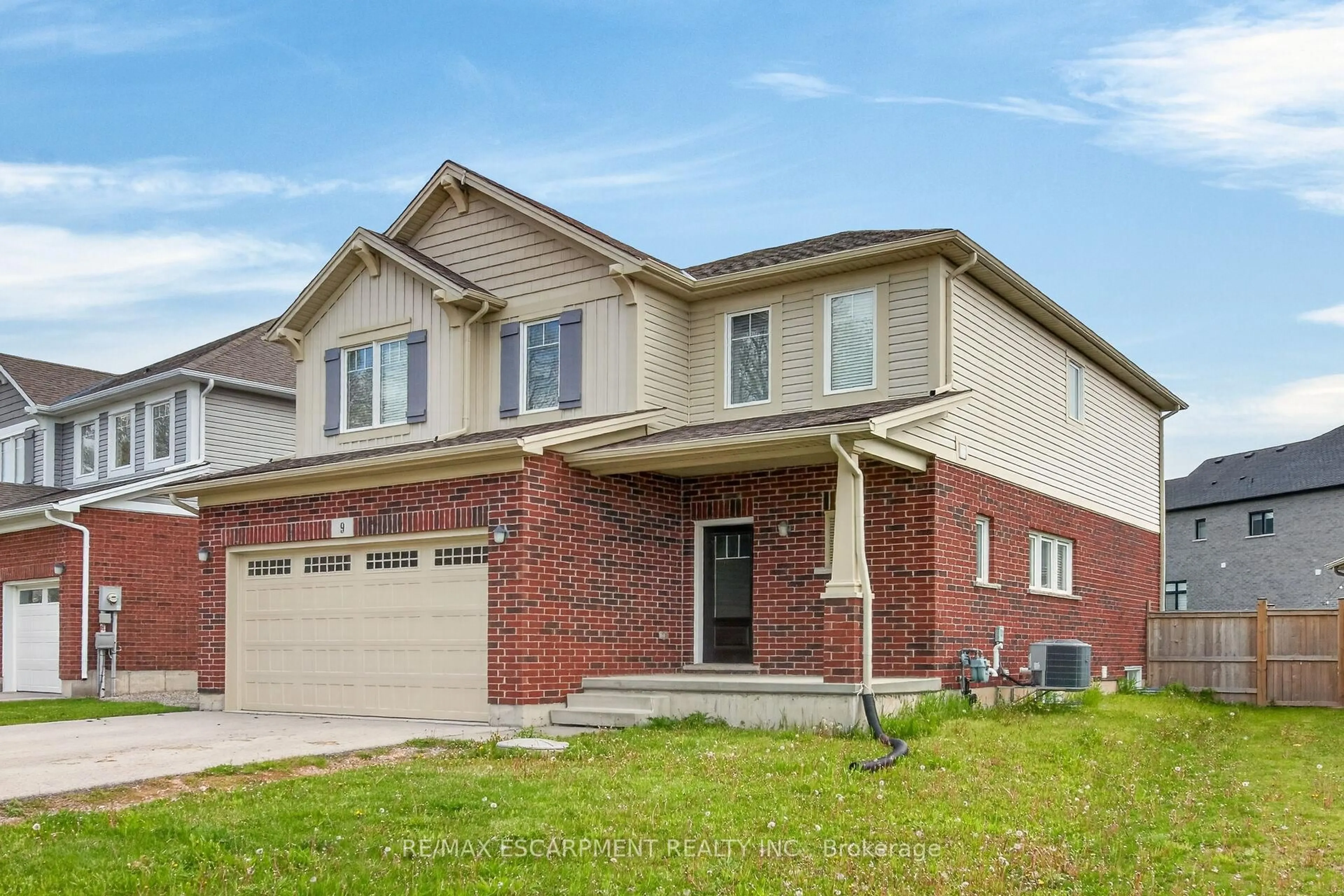Home with brick exterior material, street for 9 Winterberry Blvd, Thorold Ontario L2V 0J1
