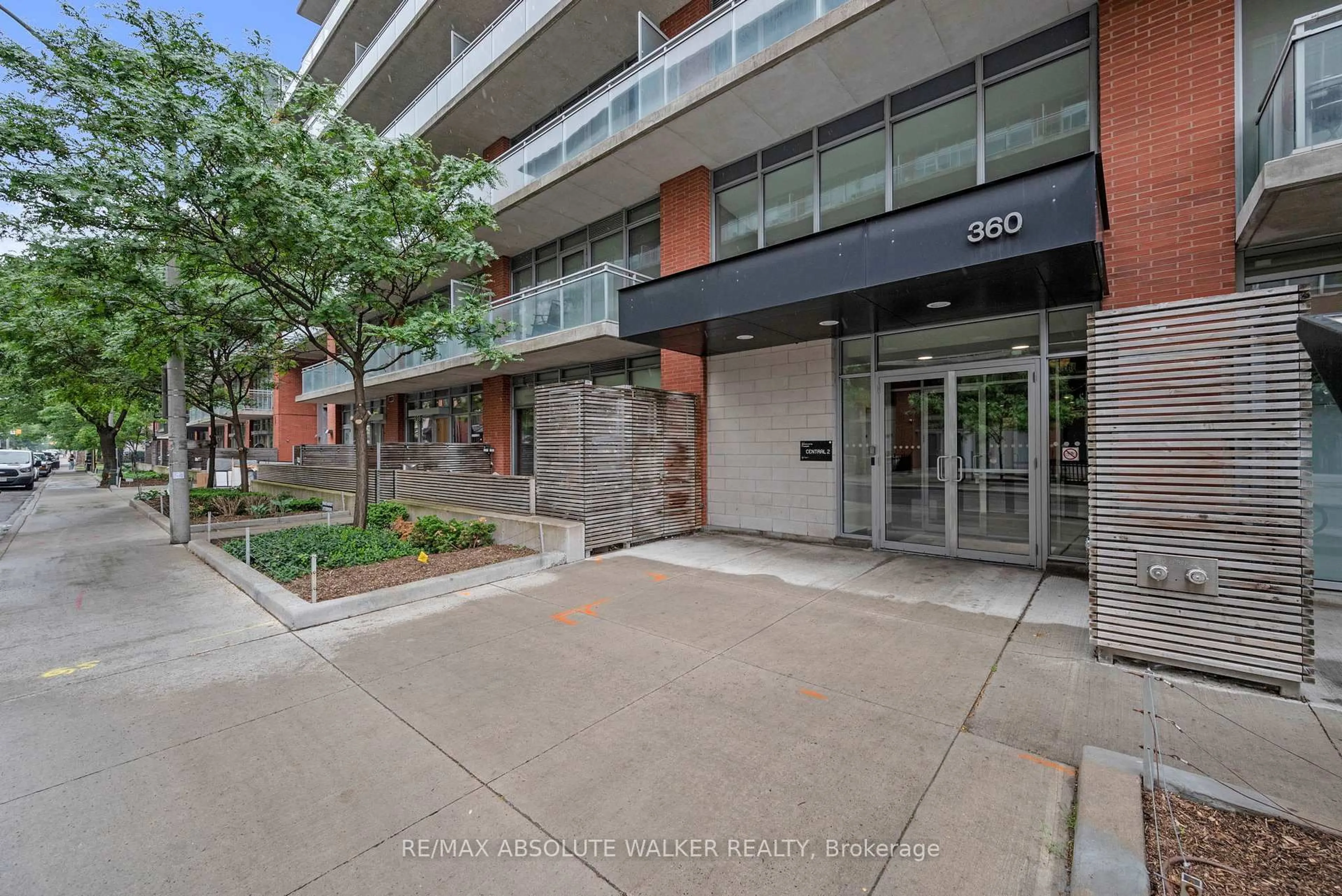 Unknown for 360 McLeod St #717, Ottawa Ontario K2P 1A4