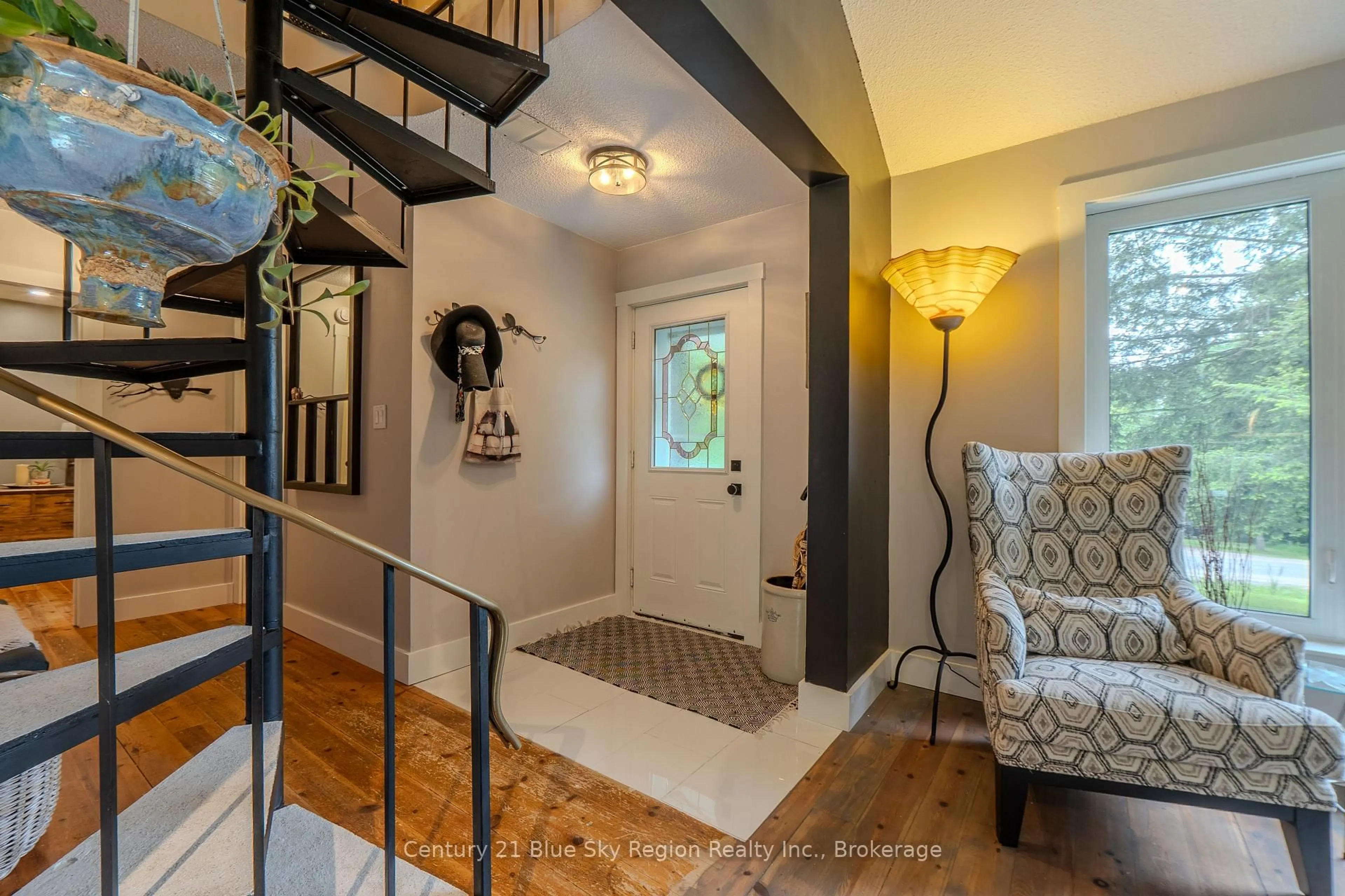Indoor entryway for 349 Guillemette Rd, East Ferris Ontario P0H 1K0