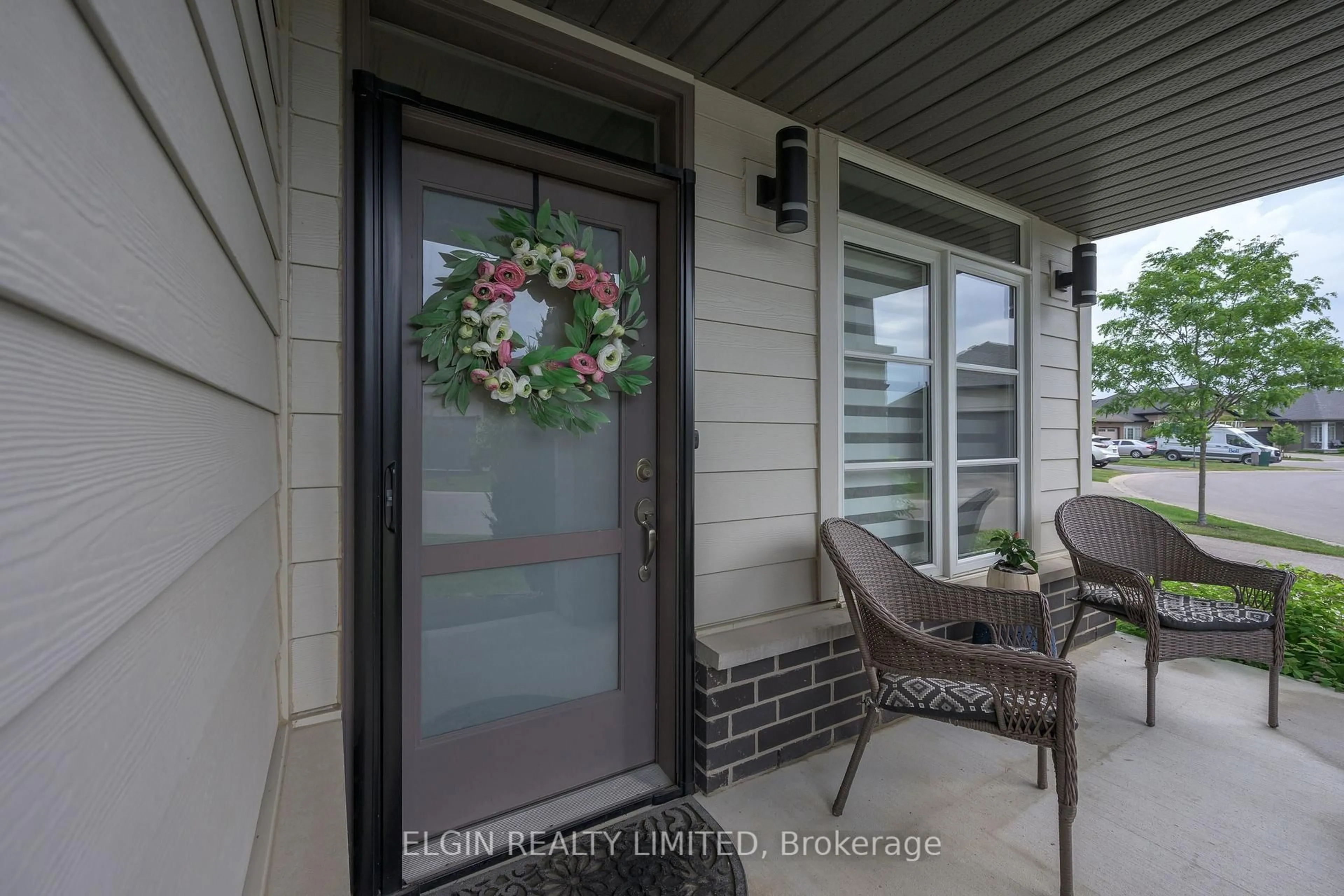 Indoor entryway for 10-4 McPherson Crt, Central Elgin Ontario N5P 0E6