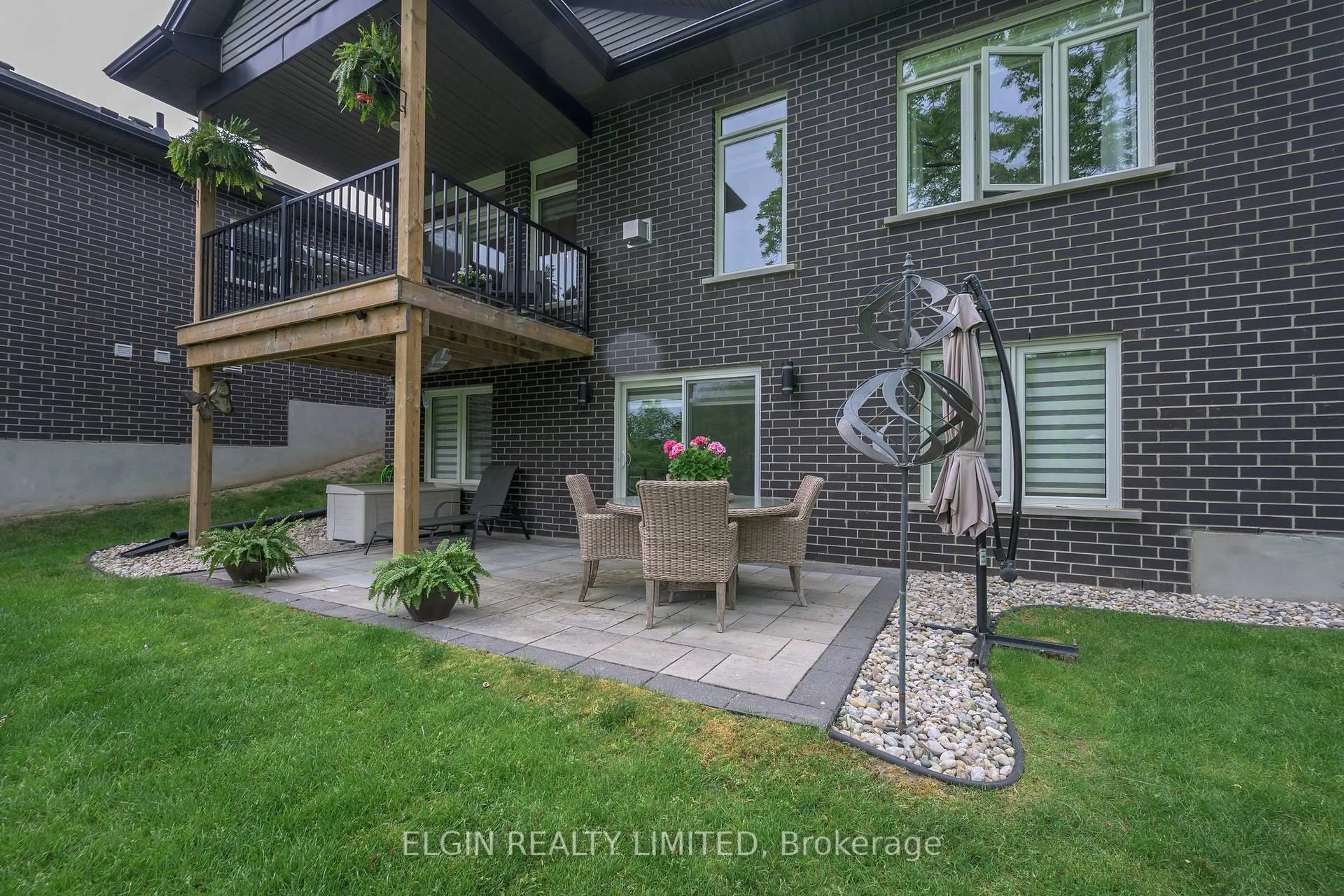 Patio, street for 10-4 McPherson Crt, Central Elgin Ontario N5P 0E6