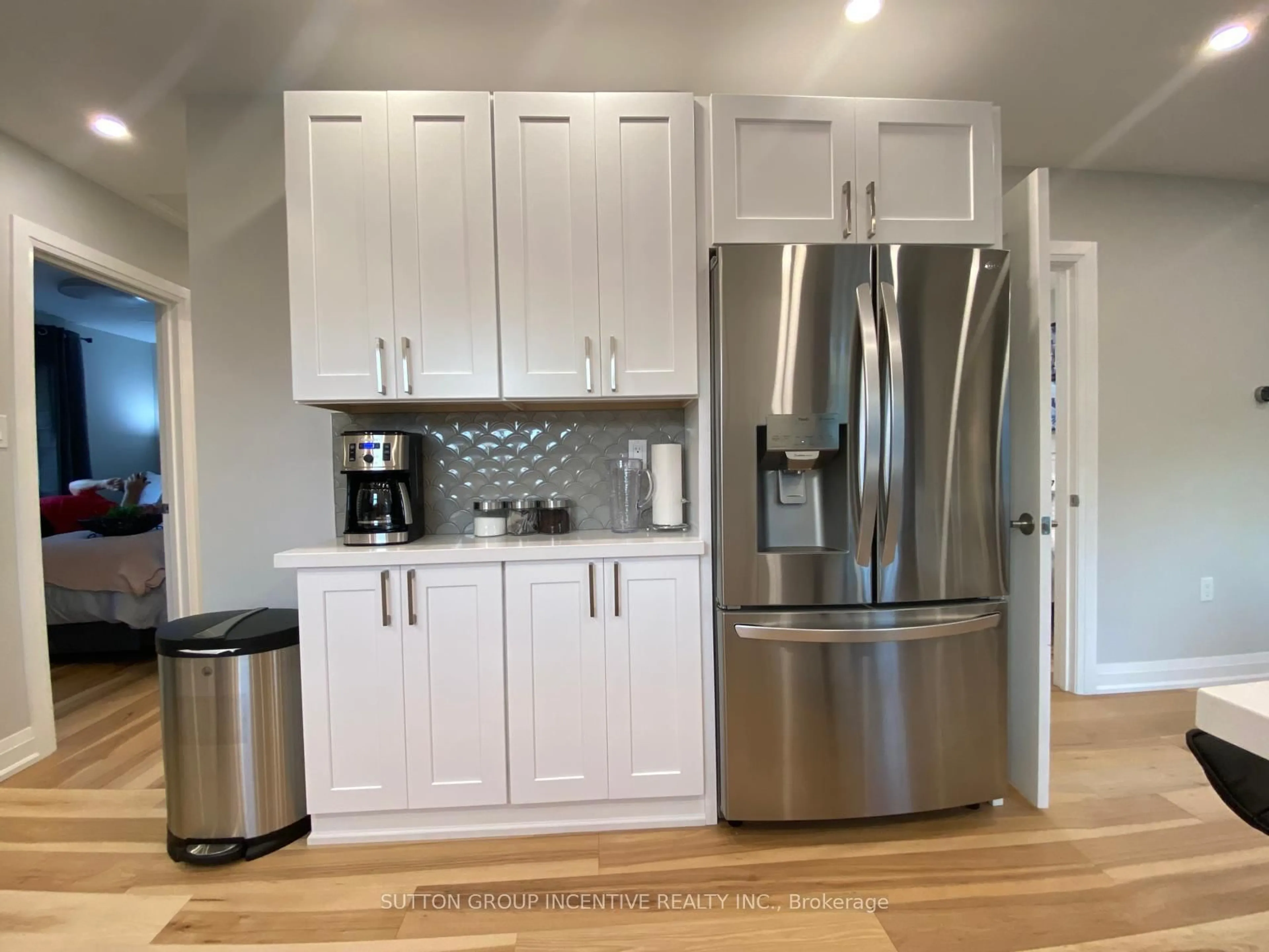 Open concept kitchen, wood/laminate floor for 5151 Kitchener St, Niagara Falls Ontario L2G 1B1