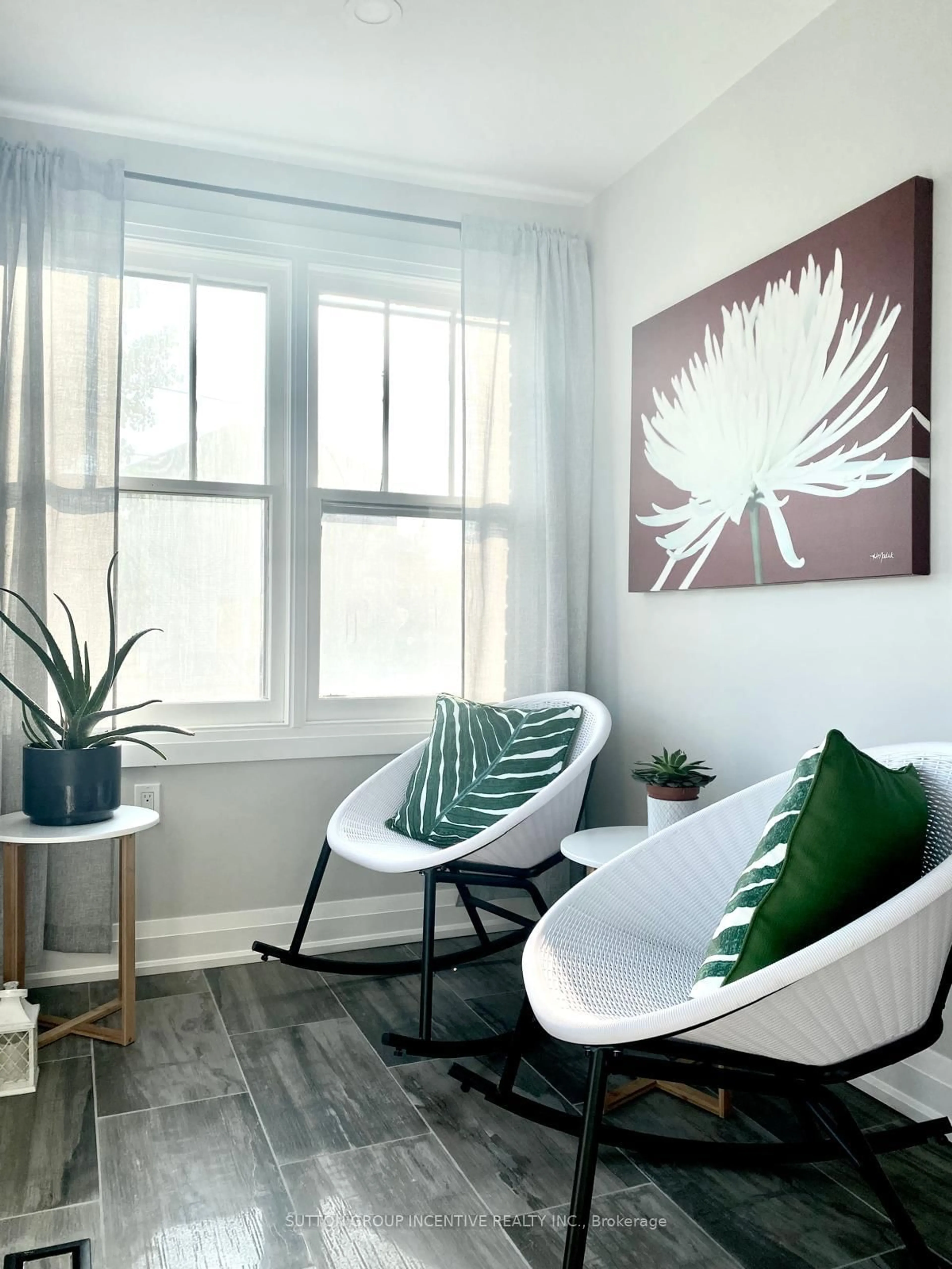 Living room with furniture, unknown for 5151 Kitchener St, Niagara Falls Ontario L2G 1B1