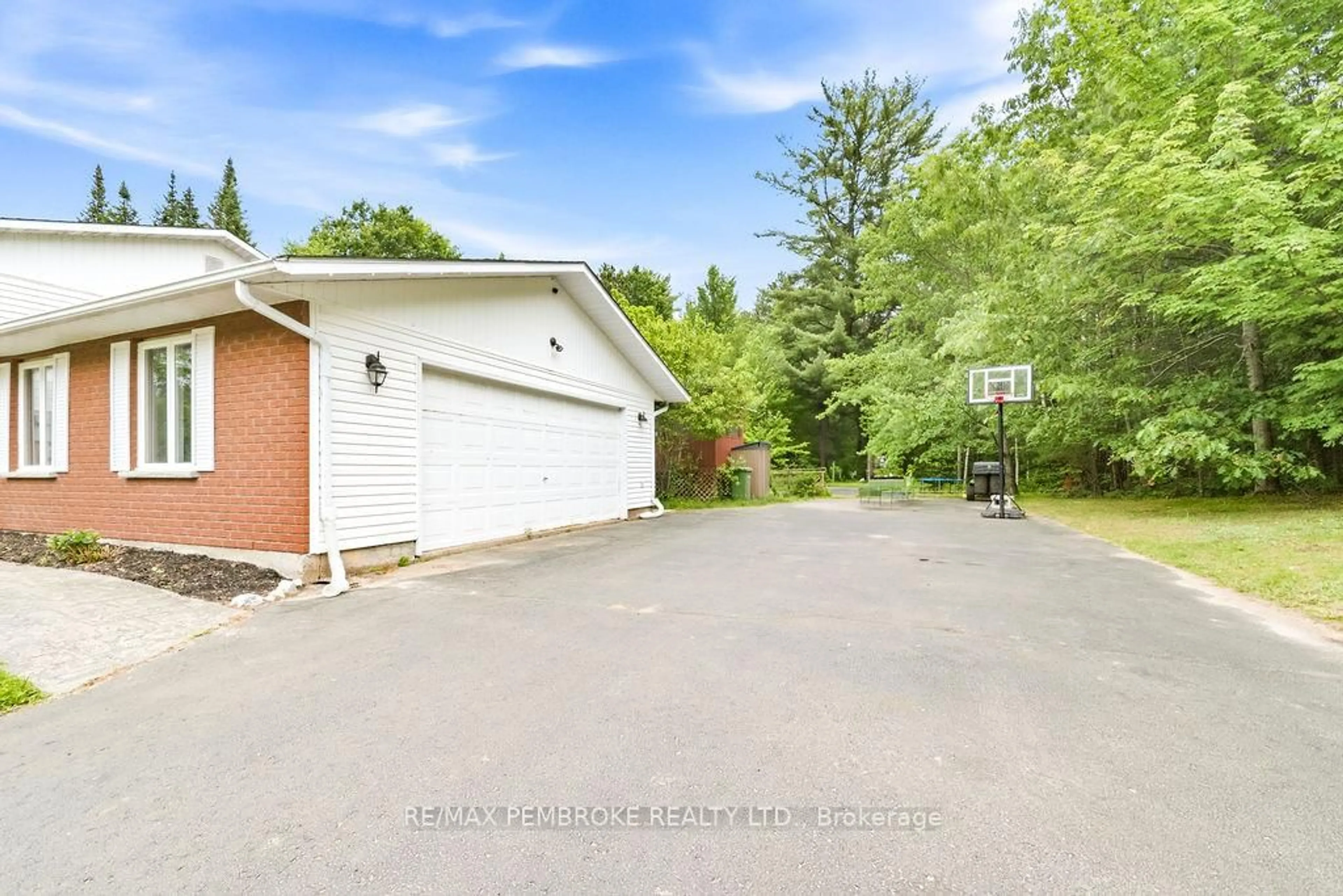 Unknown for 280 Carla St, Petawawa Ontario K8H 3L8