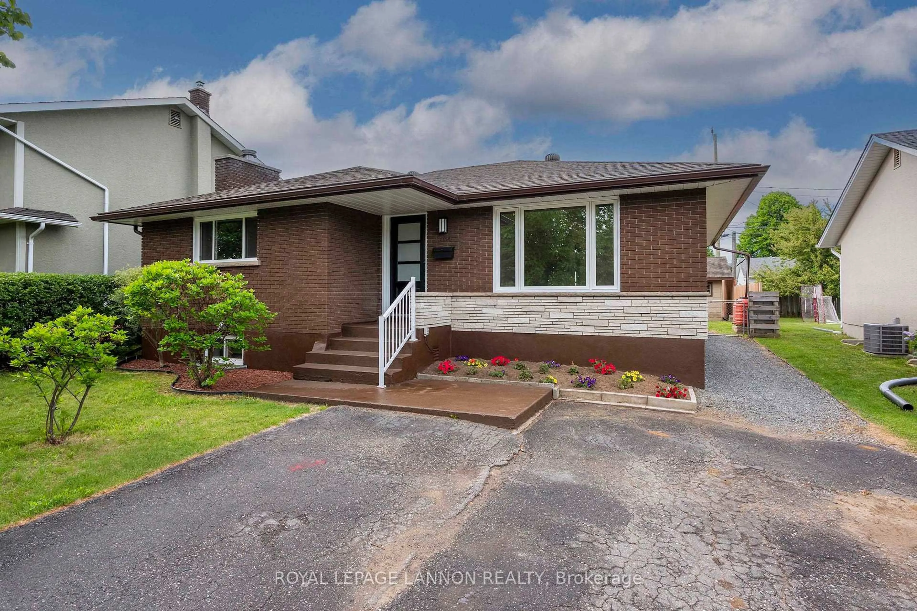 Home with brick exterior material, street for 124 Riverview Dr W, Thunder Bay Ontario P7C 1R4