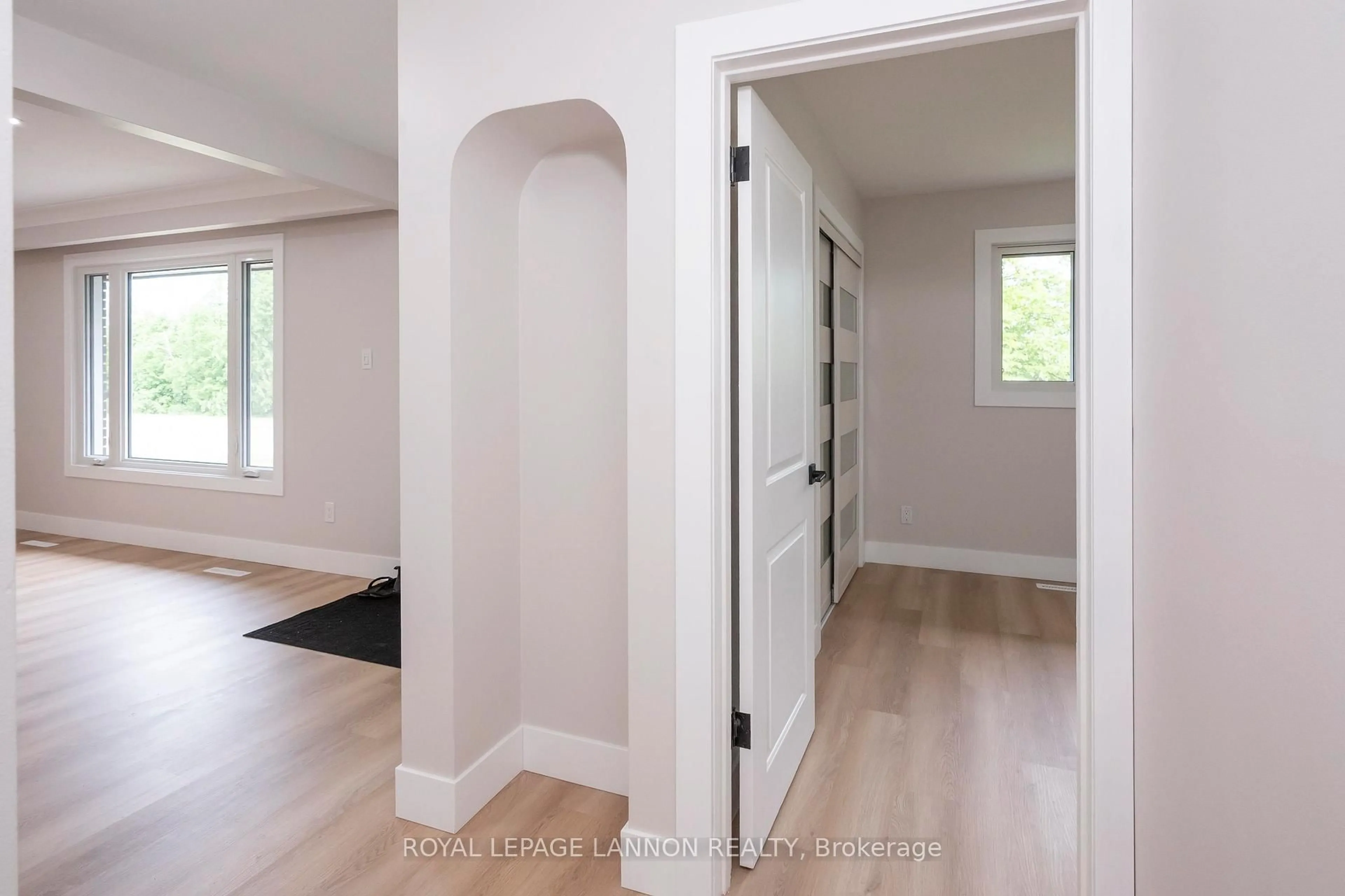 Indoor entryway for 124 Riverview Dr W, Thunder Bay Ontario P7C 1R4