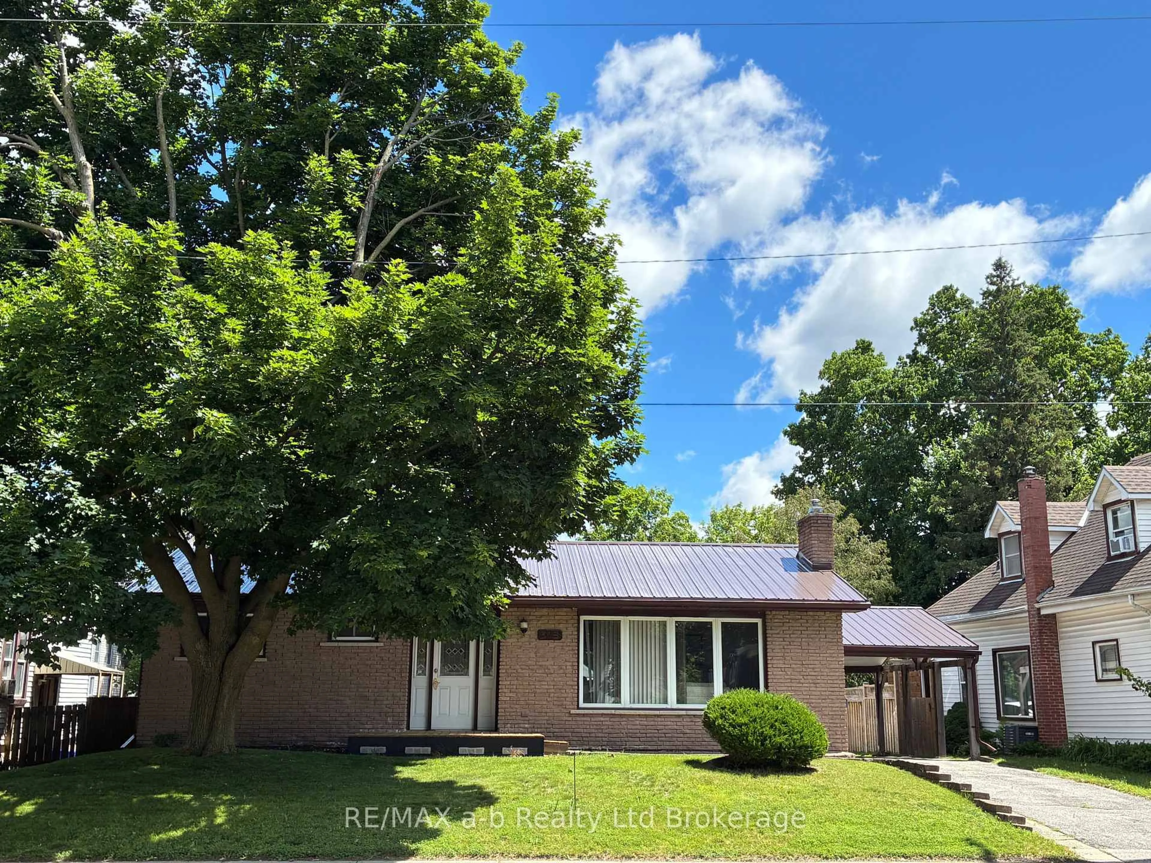 Unknown for 318 Broadway St, Tillsonburg Ontario N4G 3S1