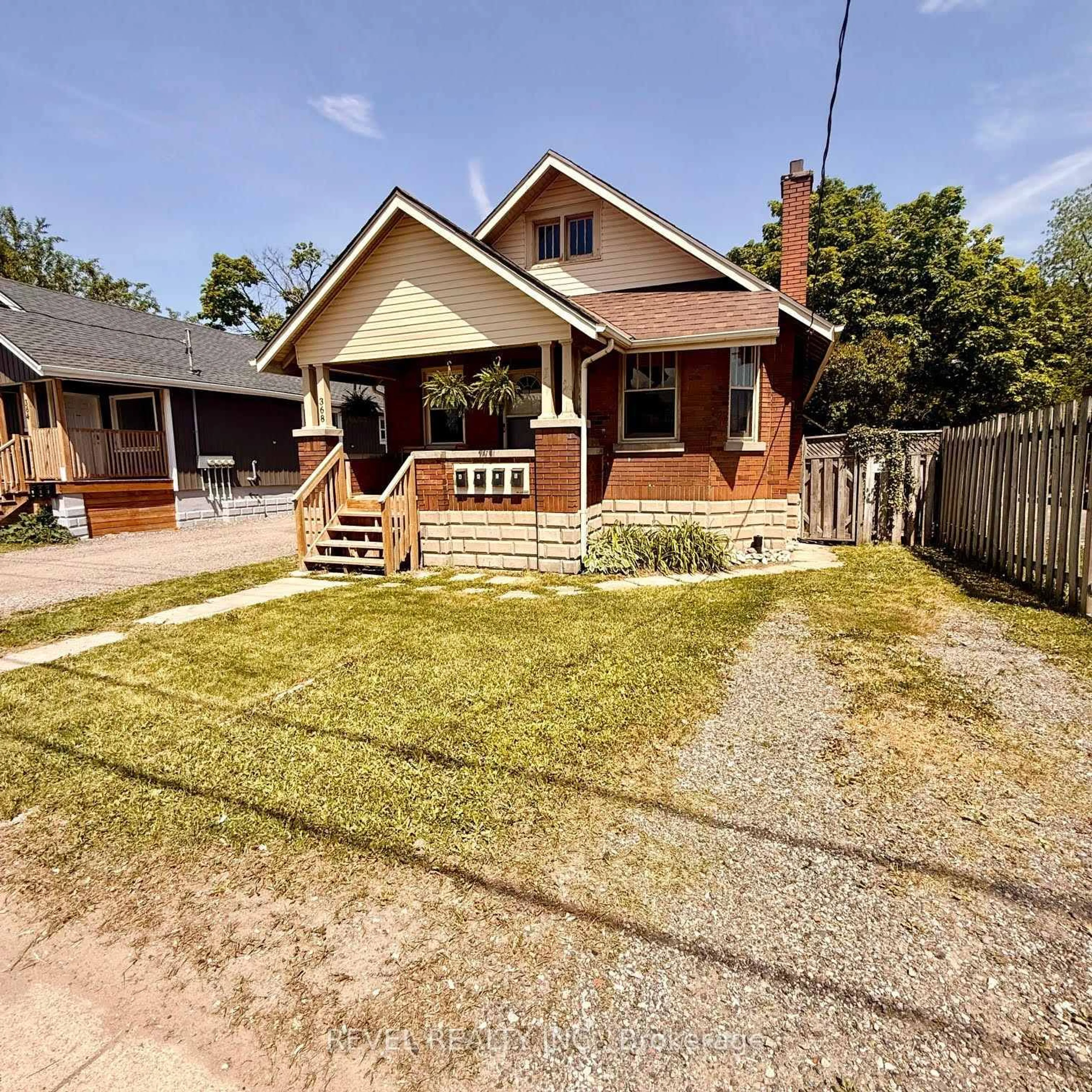 A pic from outside/outdoor area/front of a property/back of a property/a pic from drone, street for 368 Wharncliffe Rd, London South Ontario N6J 2M1