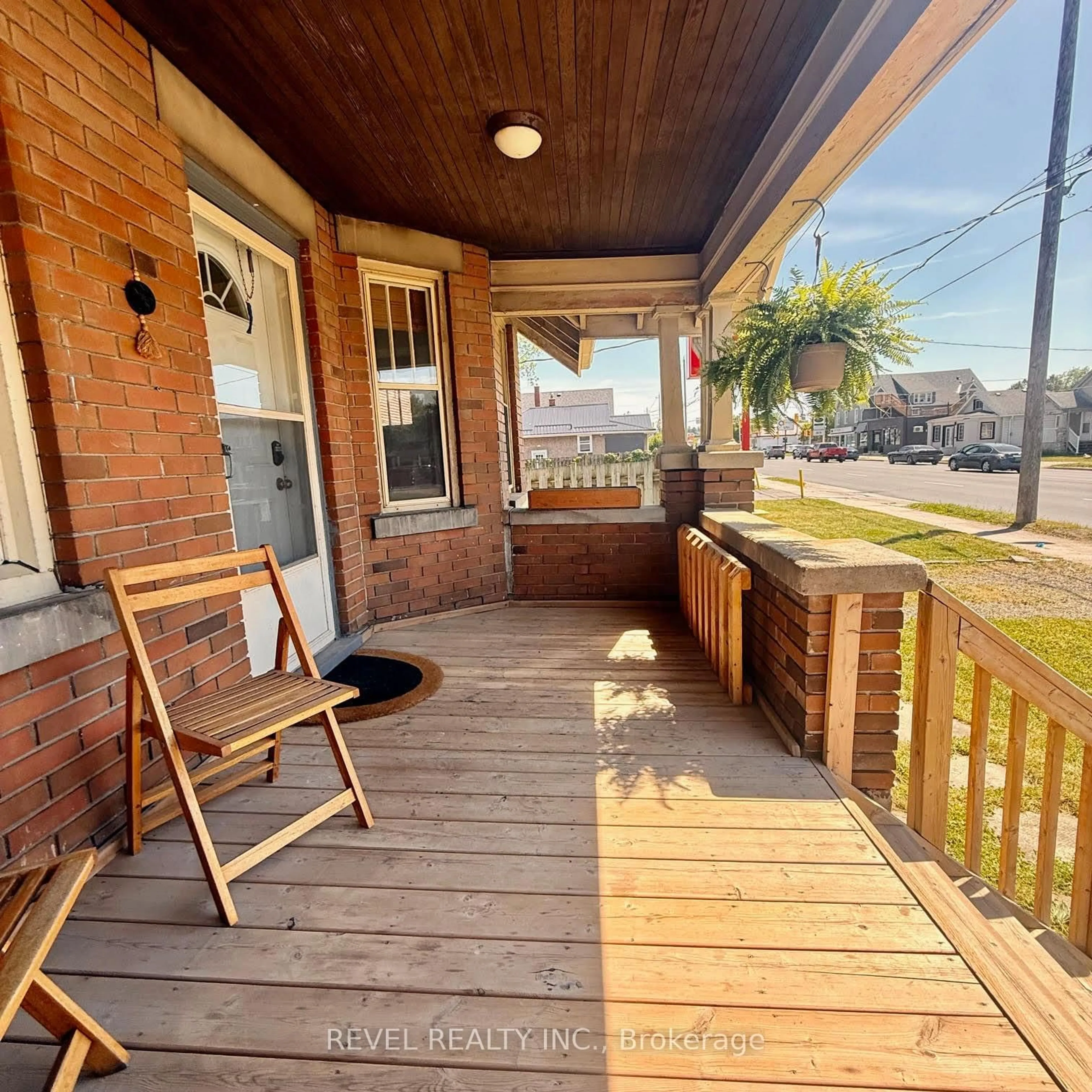 Unknown for 368 Wharncliffe Rd, London South Ontario N6J 2M1