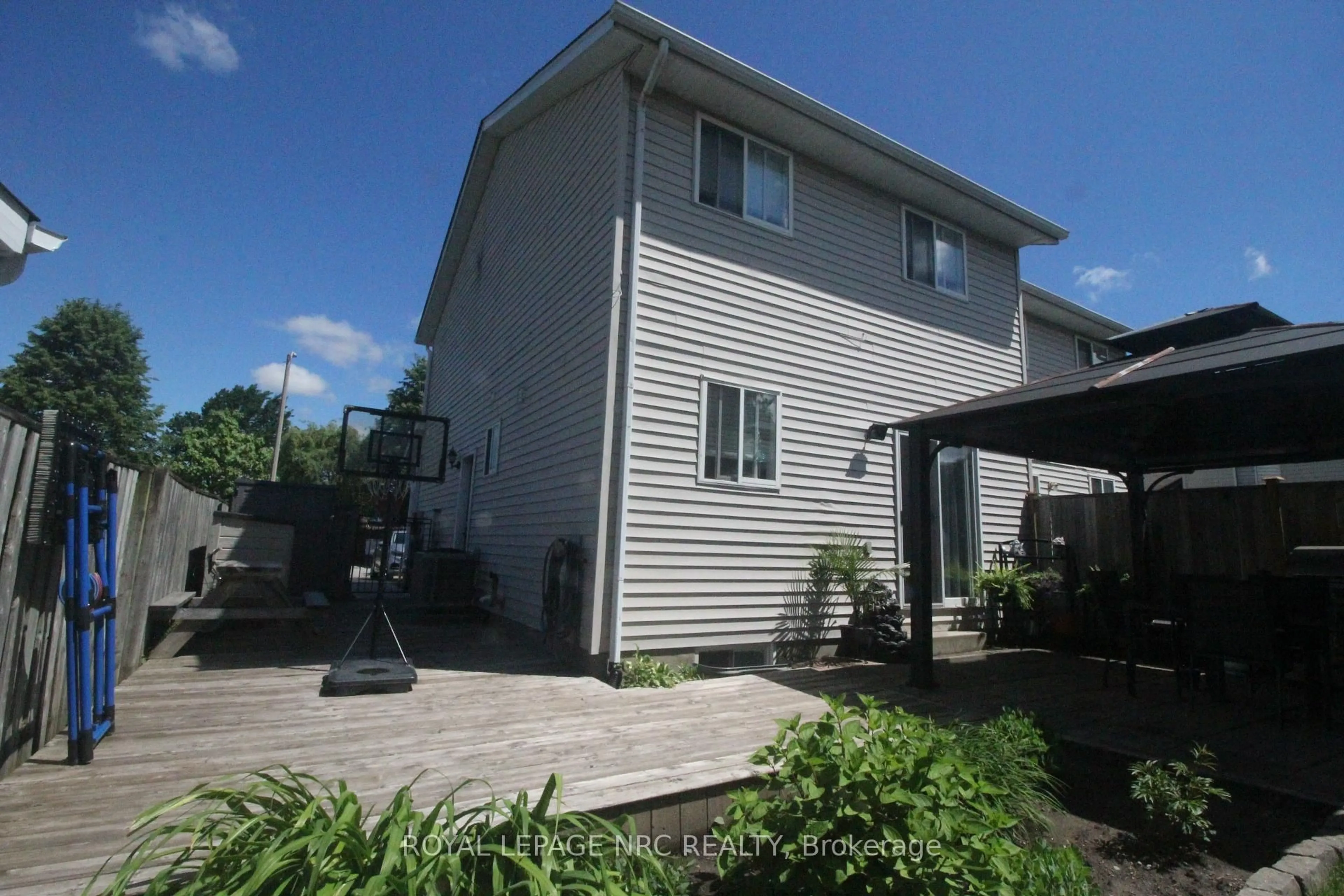 Patio, street for 4980 Windgate St, Niagara Falls Ontario L2H 2Z7