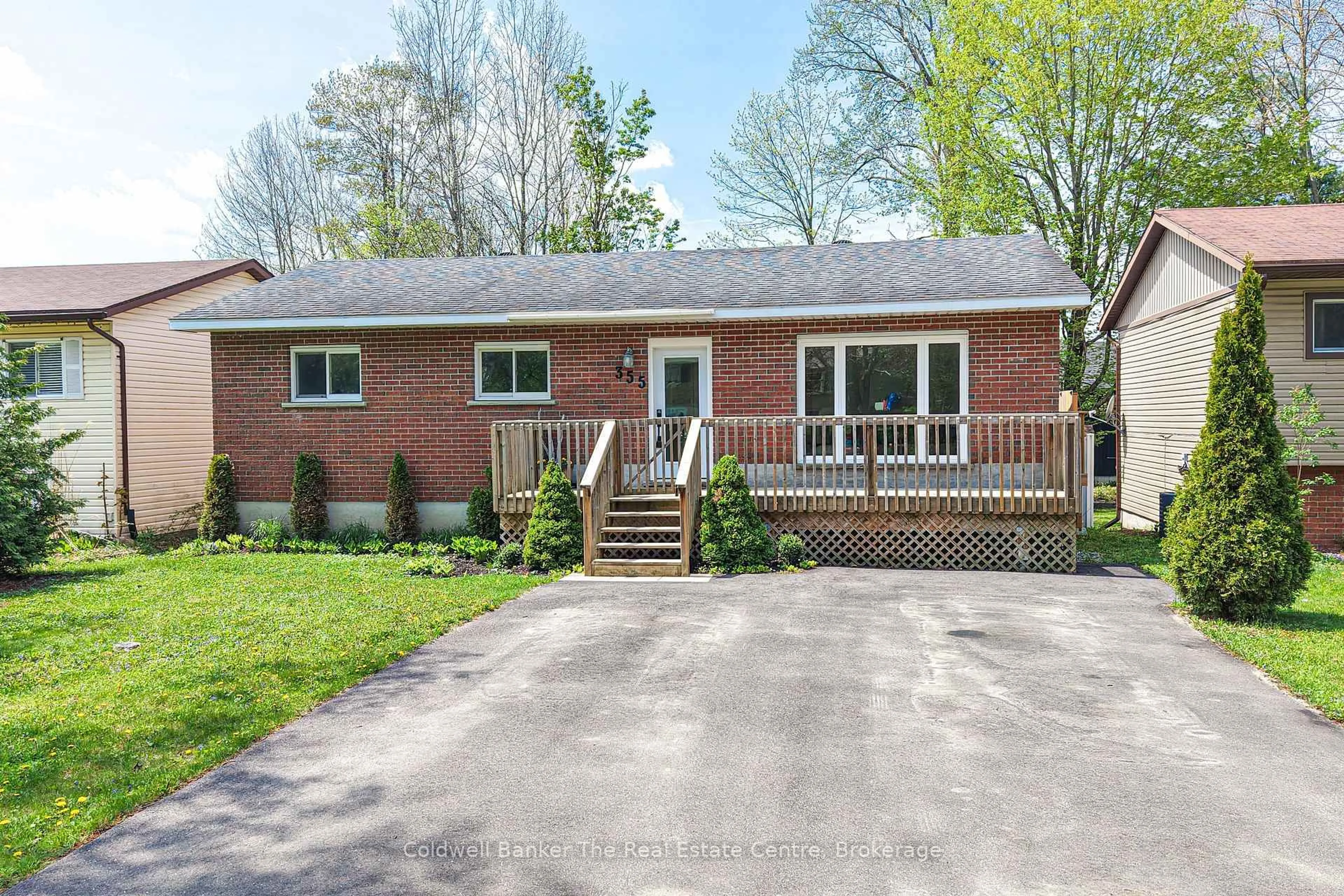 Home with brick exterior material, street for 355 Louise St, Gravenhurst Ontario P1P 1E1