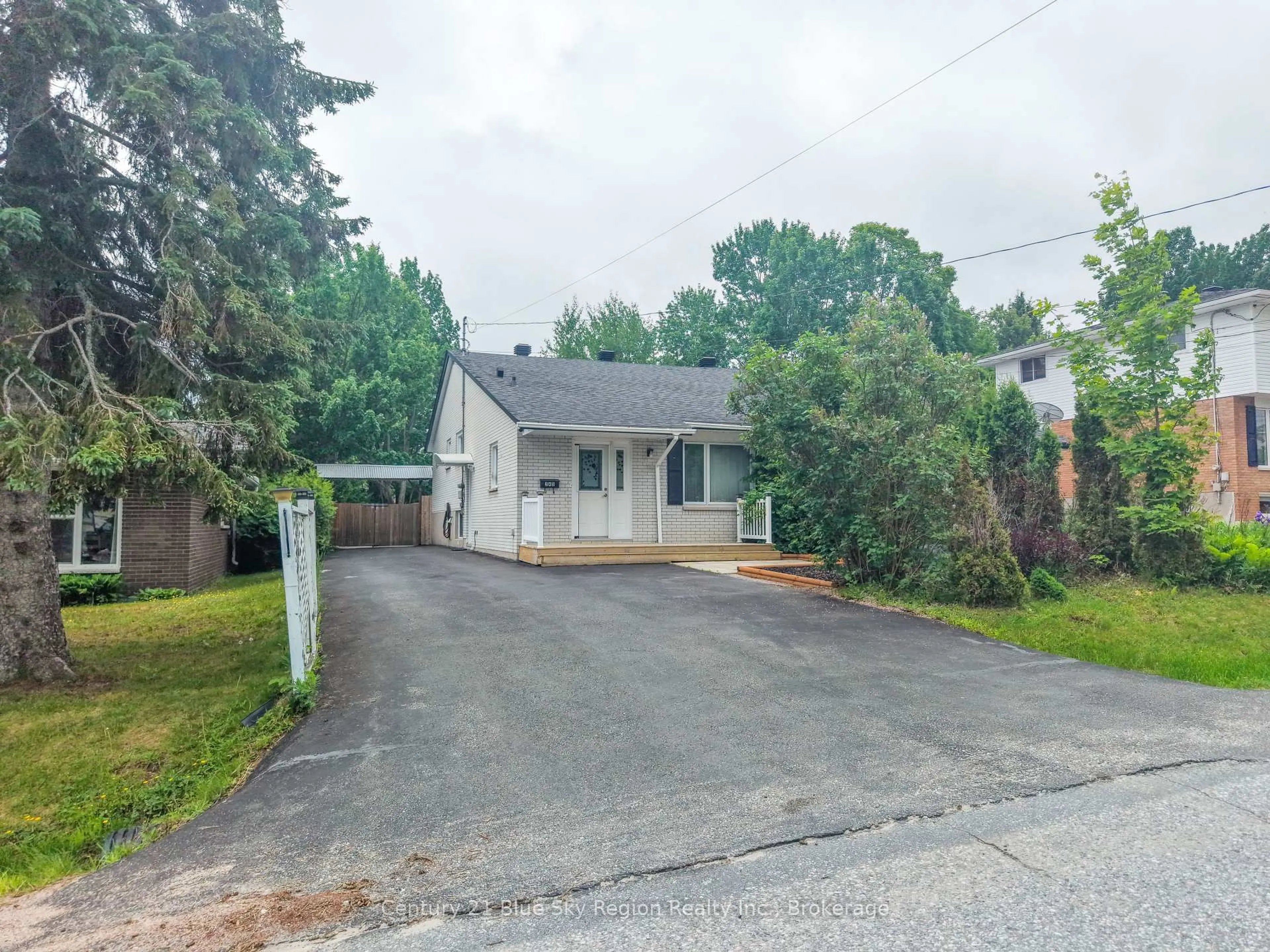 A pic from outside/outdoor area/front of a property/back of a property/a pic from drone, street for 245 Michener Dr, North Bay Ontario P1A 3J2