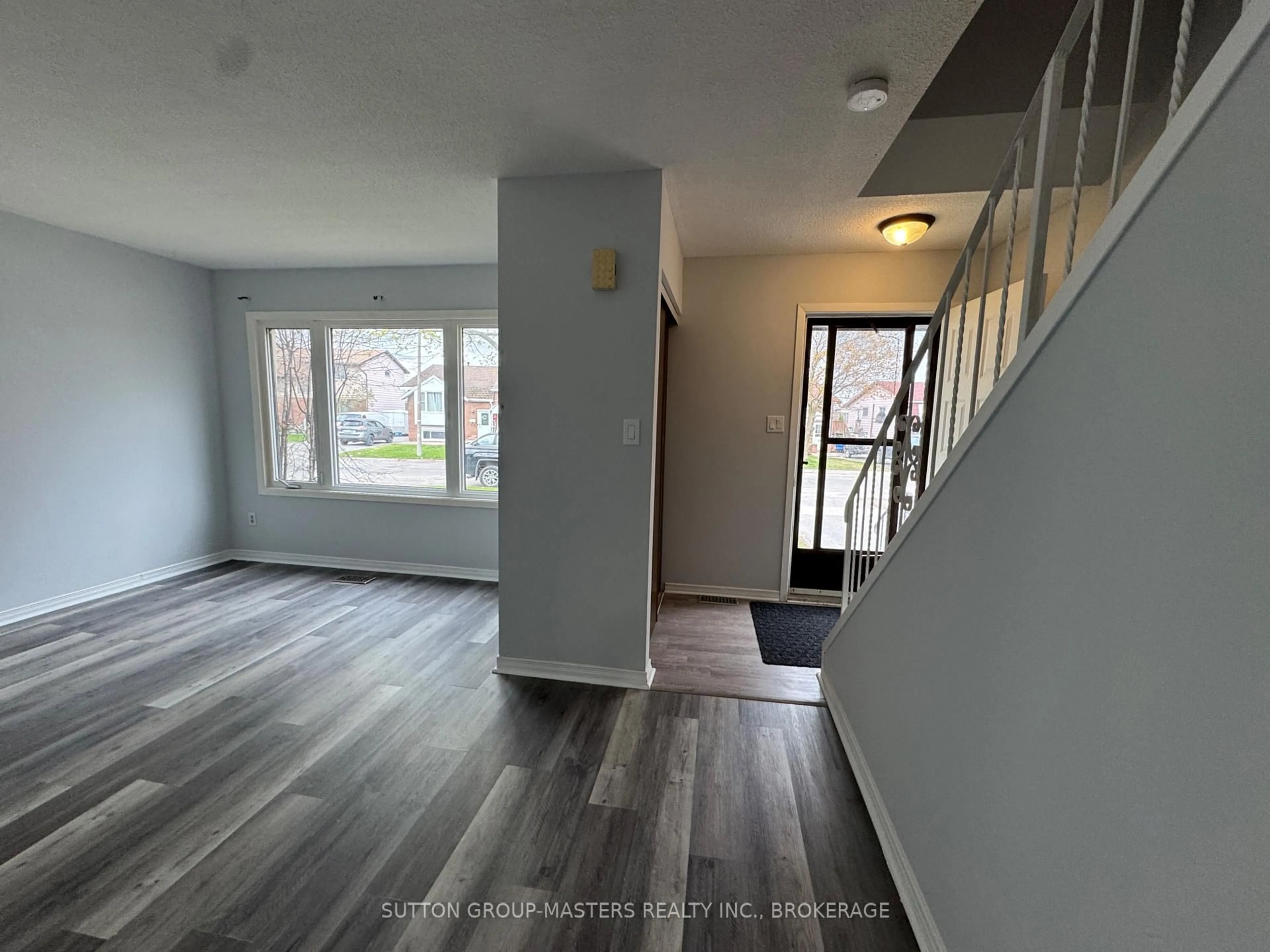 Indoor entryway for 114 Wycliffe Cres, Kingston Ontario K7K 6B4