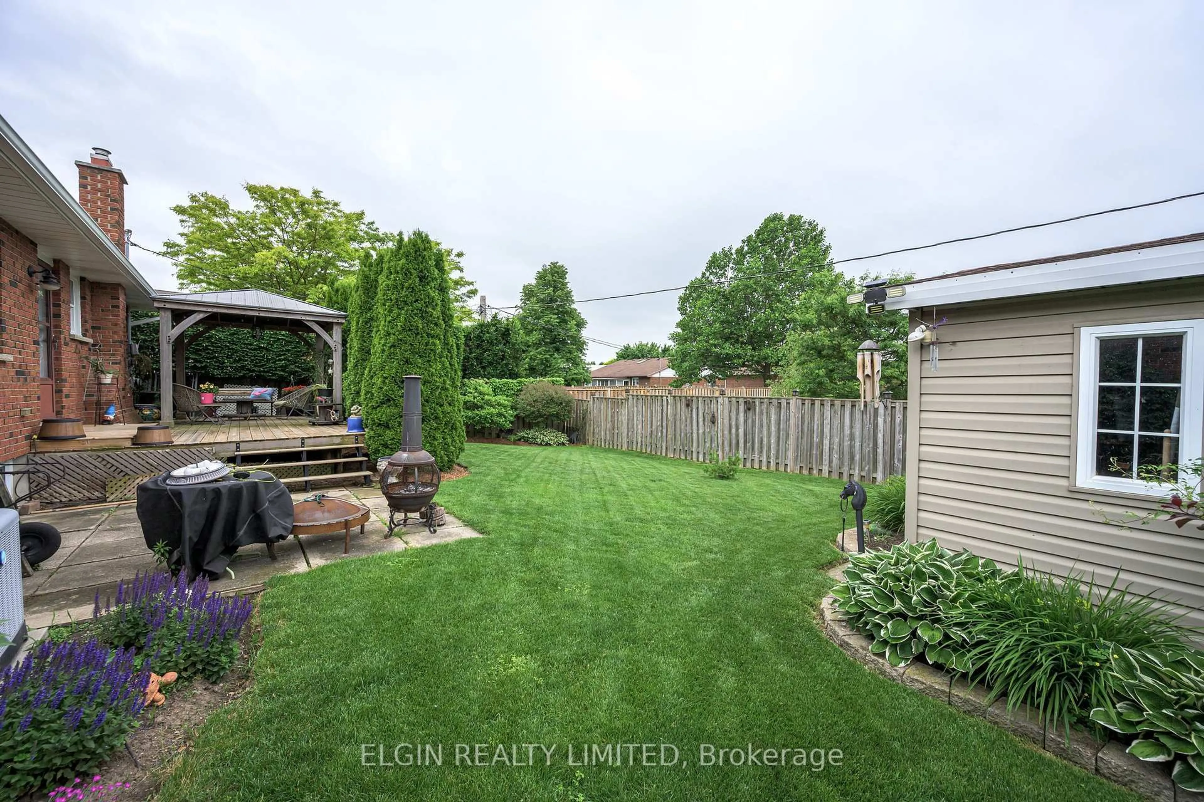Patio, street for 30 Erinlea Dr, St. Thomas Ontario N5R 5N8