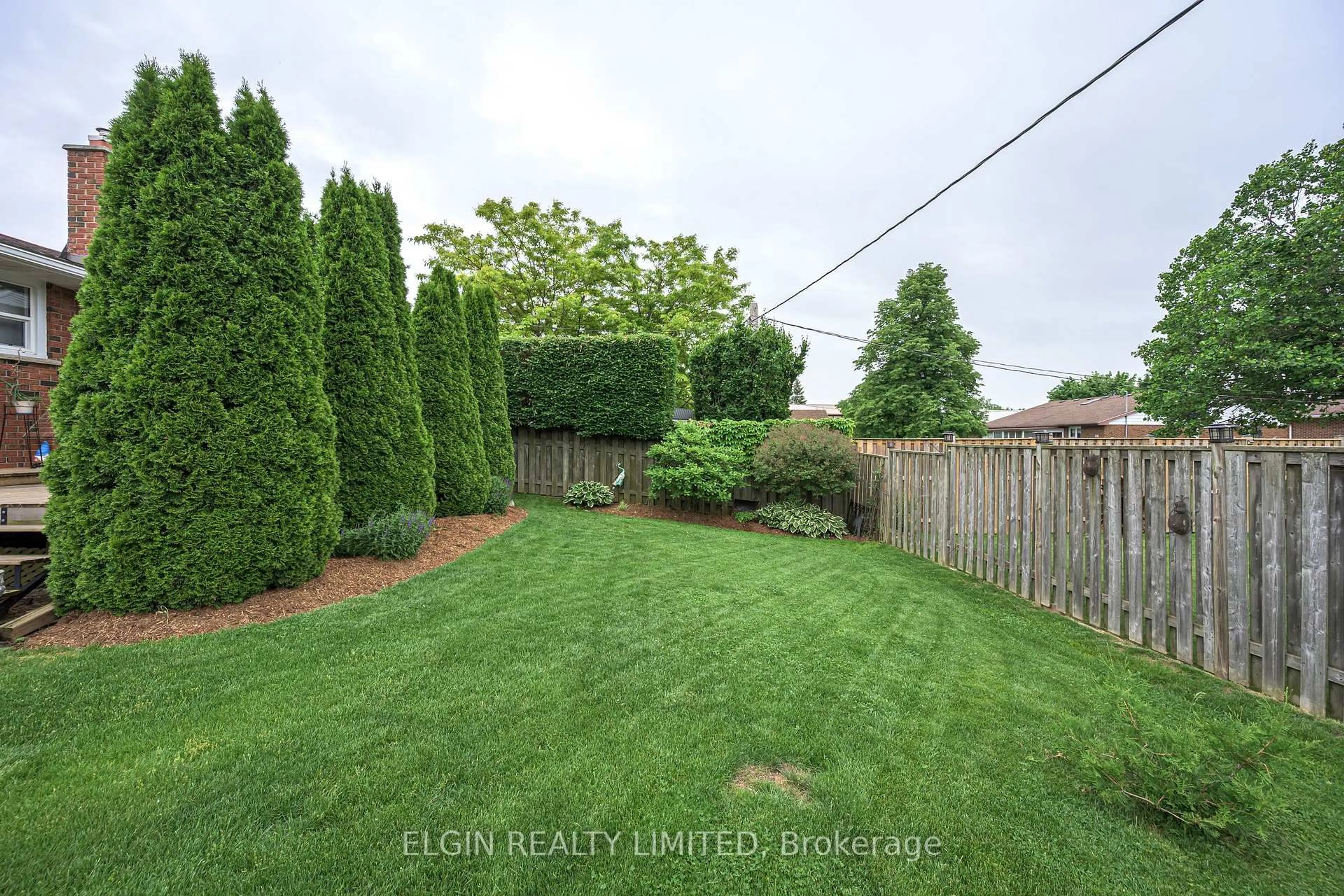 Patio, unknown for 30 Erinlea Dr, St. Thomas Ontario N5R 5N8
