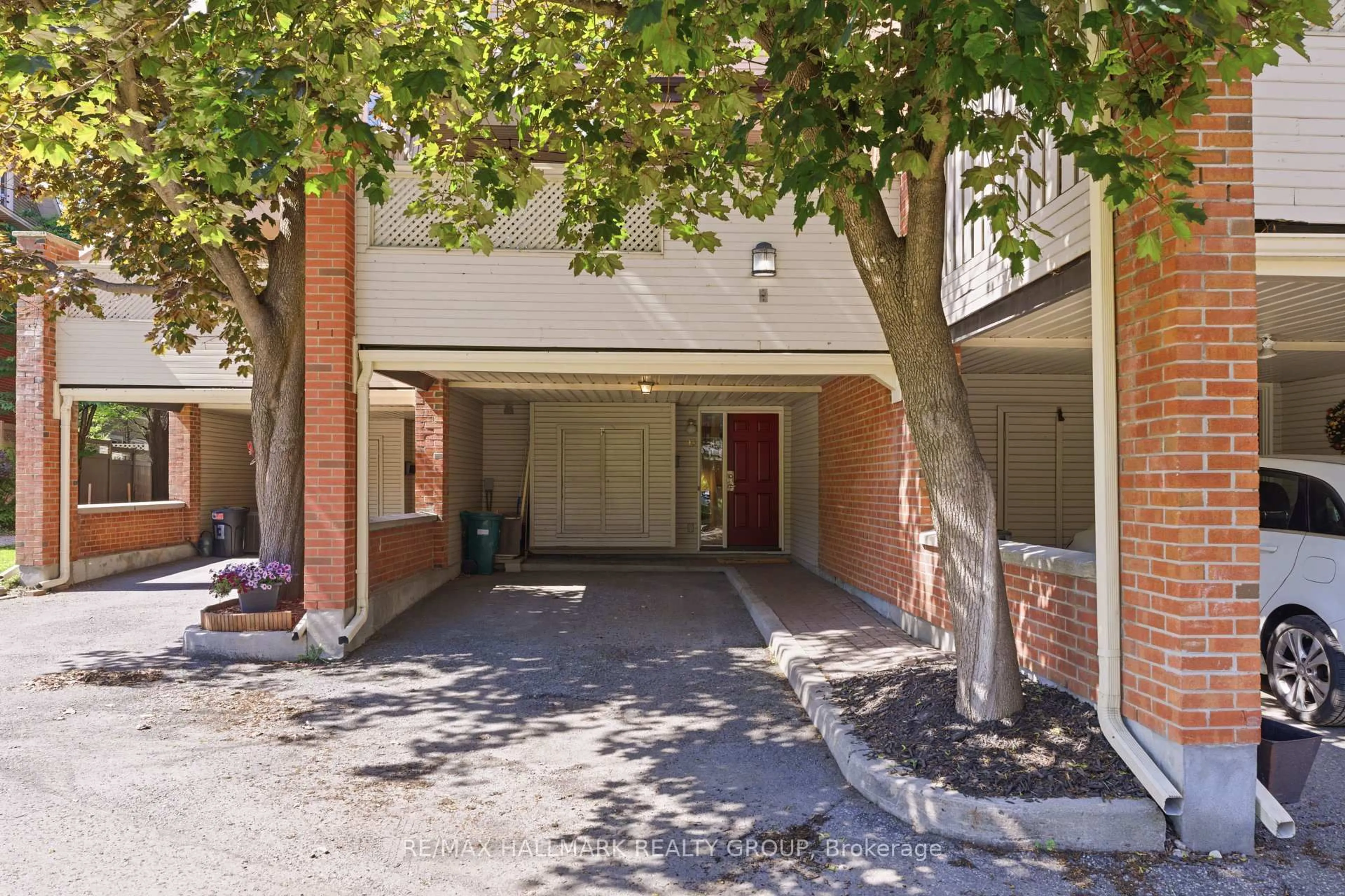 Unknown for 30 Montcalm St #15, Ottawa Ontario K1S 0A3