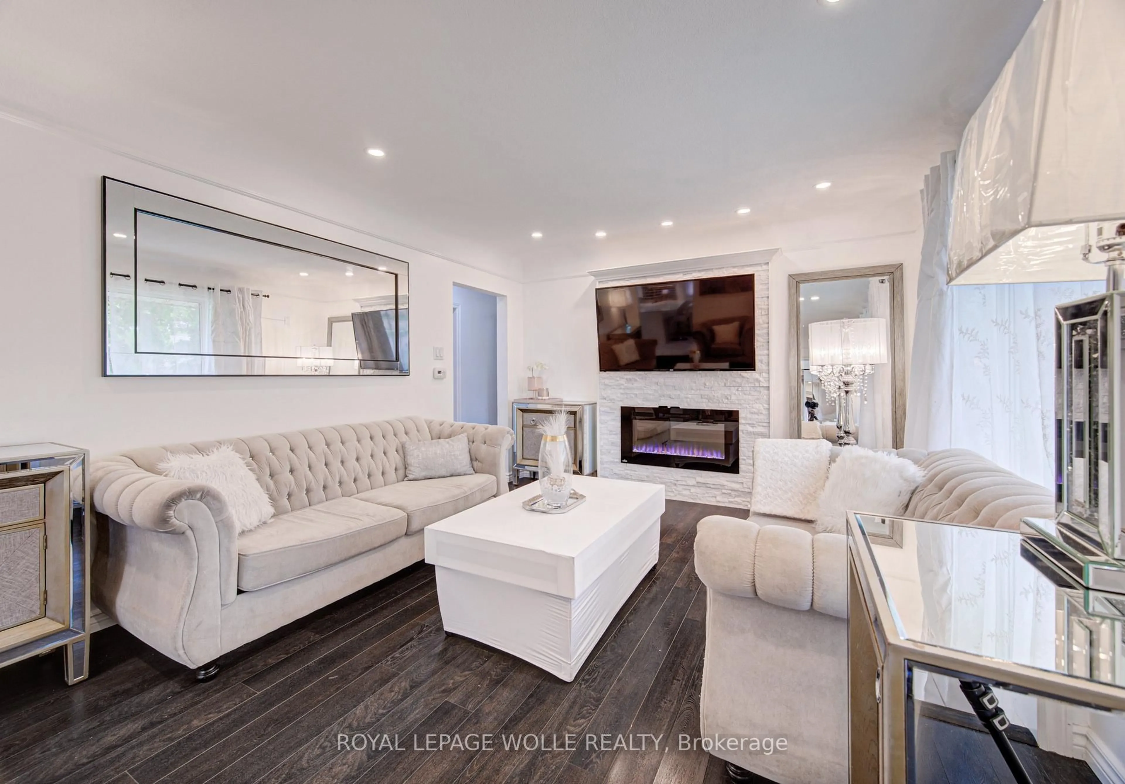 Living room with furniture, unknown for 152 Clark Ave, Kitchener Ontario N2C 1Y5