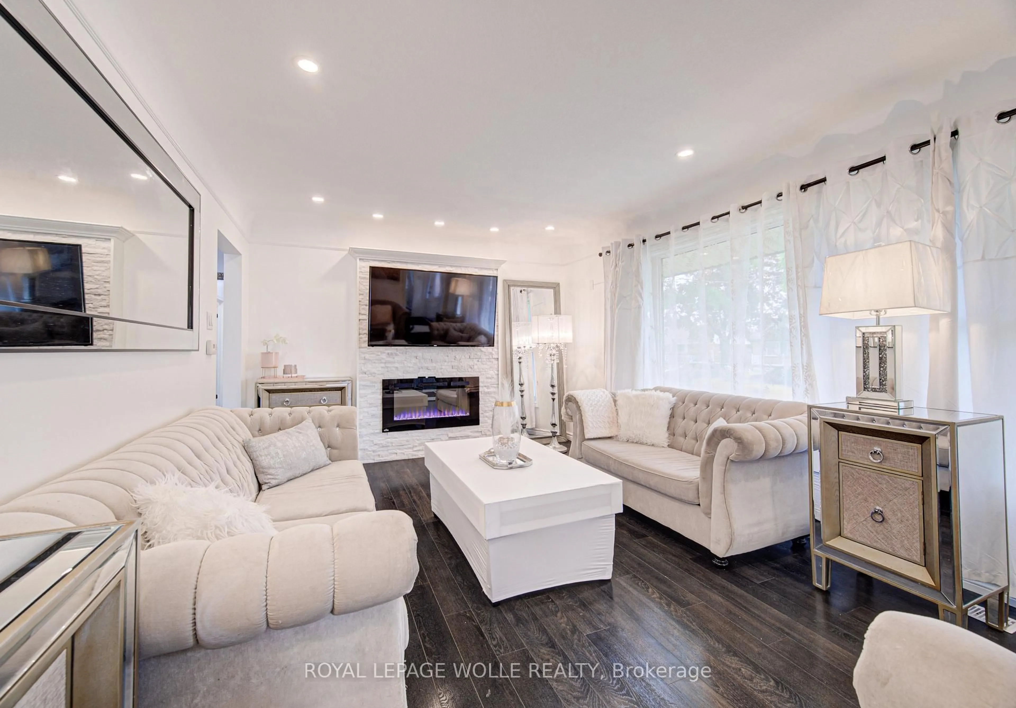Living room with furniture, unknown for 152 Clark Ave, Kitchener Ontario N2C 1Y5